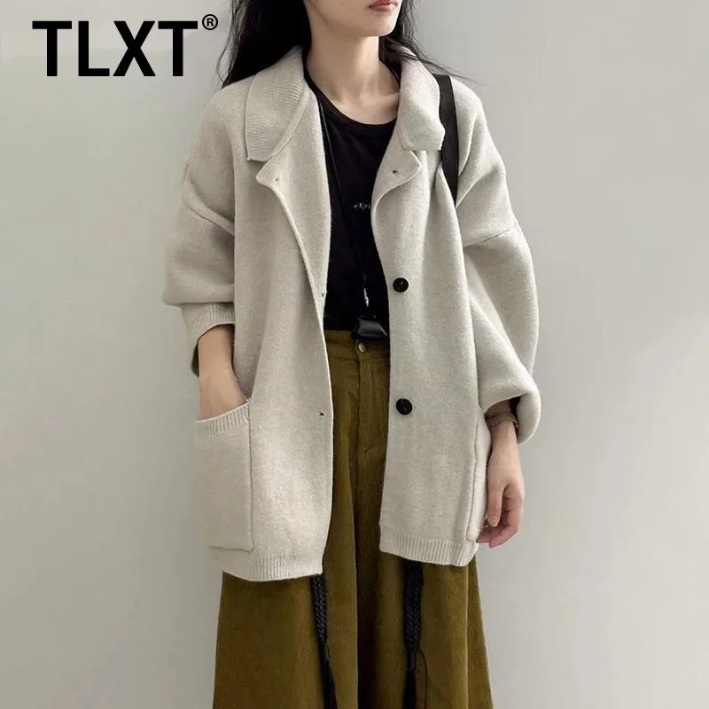 

TLXT модный женский минимализм толстый теплый вязаный свитер с лацканами однобортный дизайн с карманами модные пальто 2025 зимняя новинка