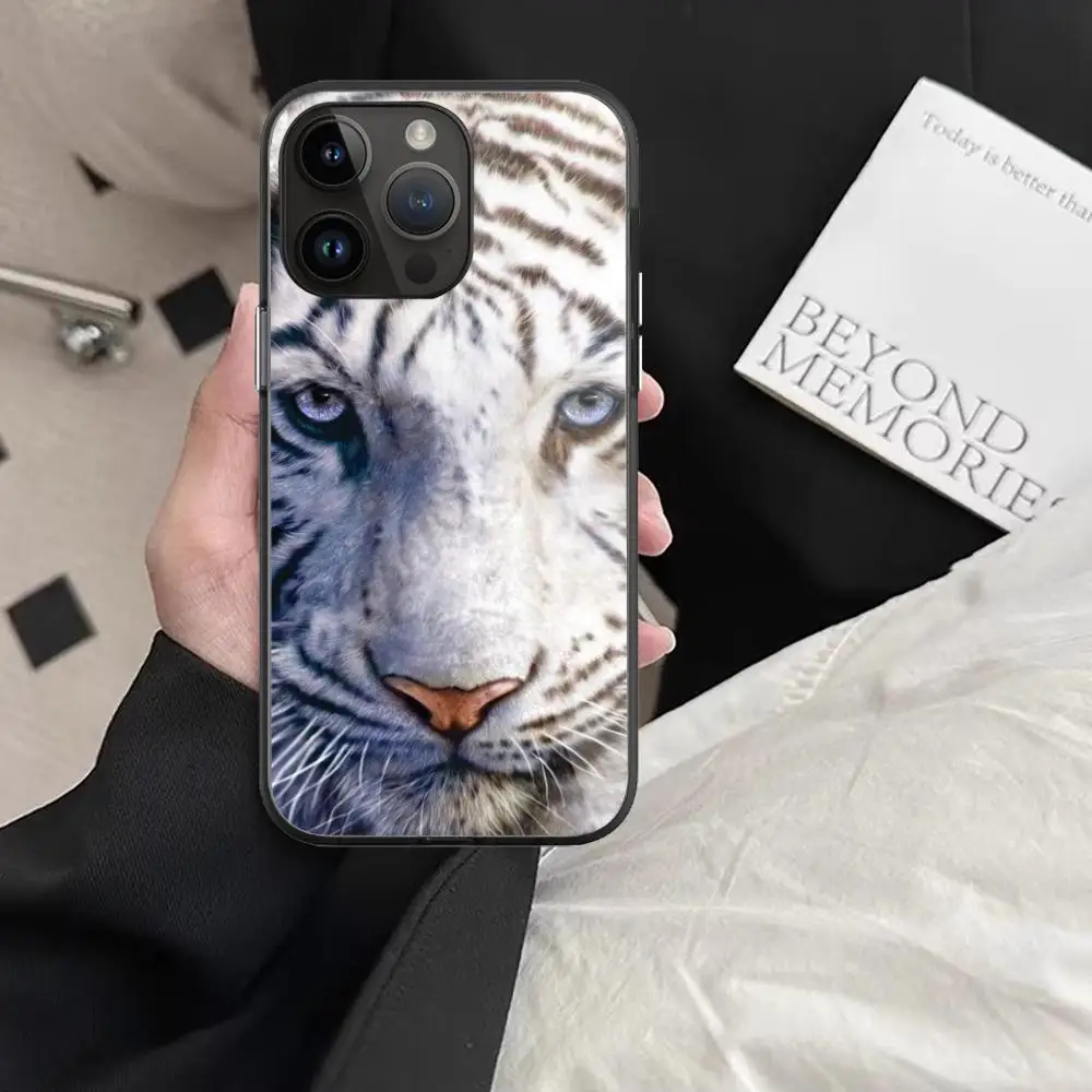 White Tiger Phone Case For iPhone 15 Pro Max14 13 12 Mini 11 XR XS 8 7 Plus Black Art Glass Cases