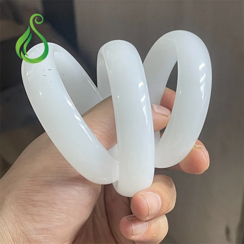 

New Xinjiang Hetian Outer Mongolian White Jade Bracelet Sheep Fat White Jade Bracelet Fashion Women's Jade Bracelet Source