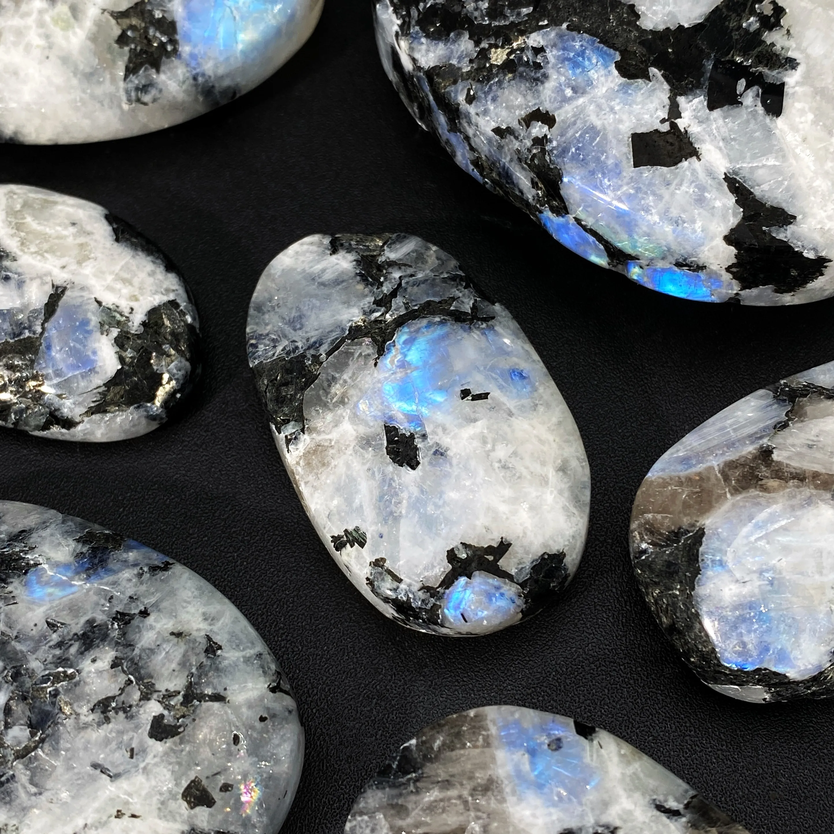 1 قطعة قوس قزح نادر حجر القمر حجر النخيل حجر القمر البيضاوي الكريستال الطبيعي الأحجار الكريمة الحقيقية ل FengShui شفاء التأمل ديكور المنزل