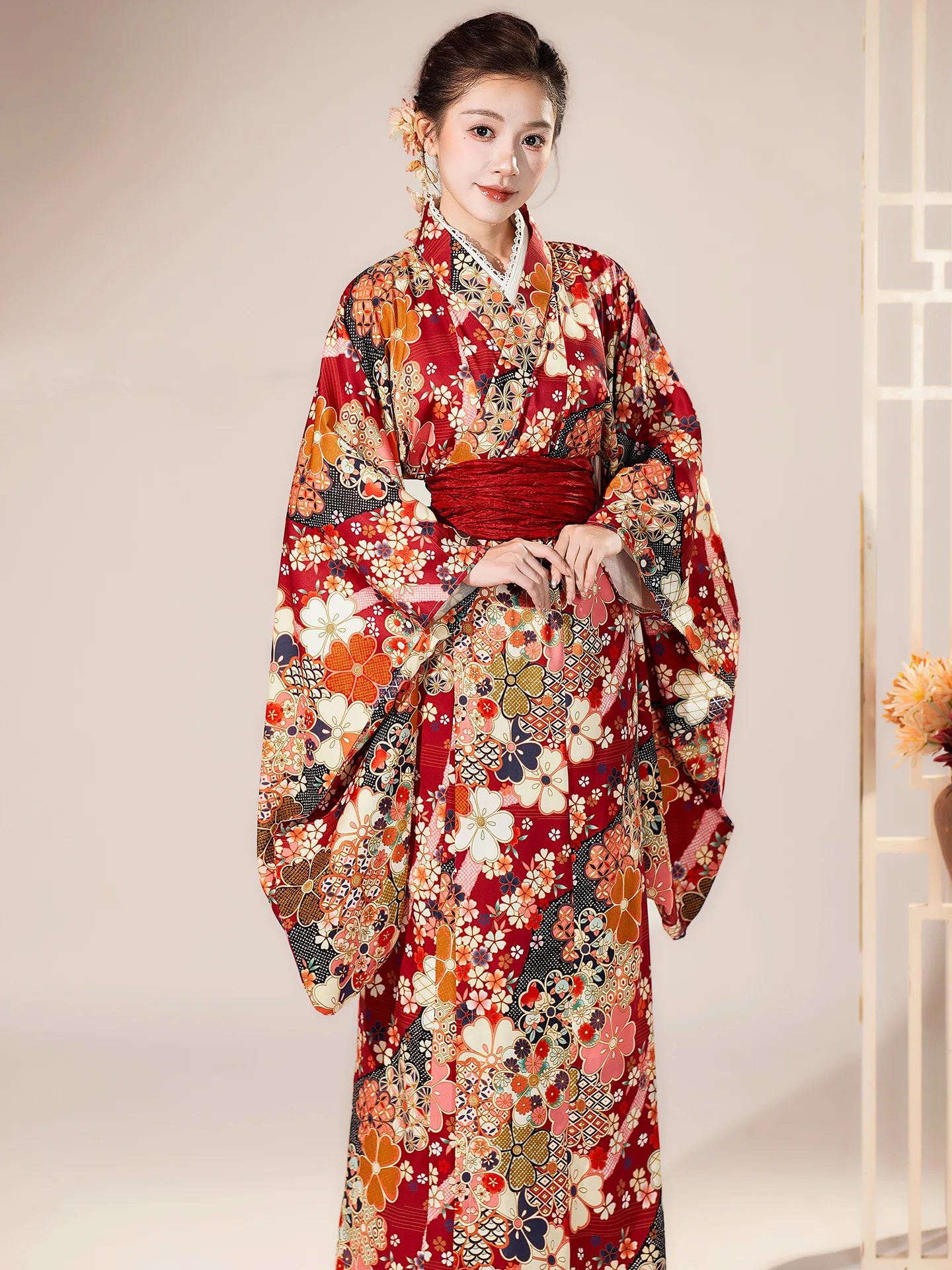 كيمونو مع خدمة تأجير الحزام لسرار القتل المخصصة وتناول الطعام والبقاء والتصوير الفوتوغرافي الموسمي للنساء (وكاتا الحديثة)