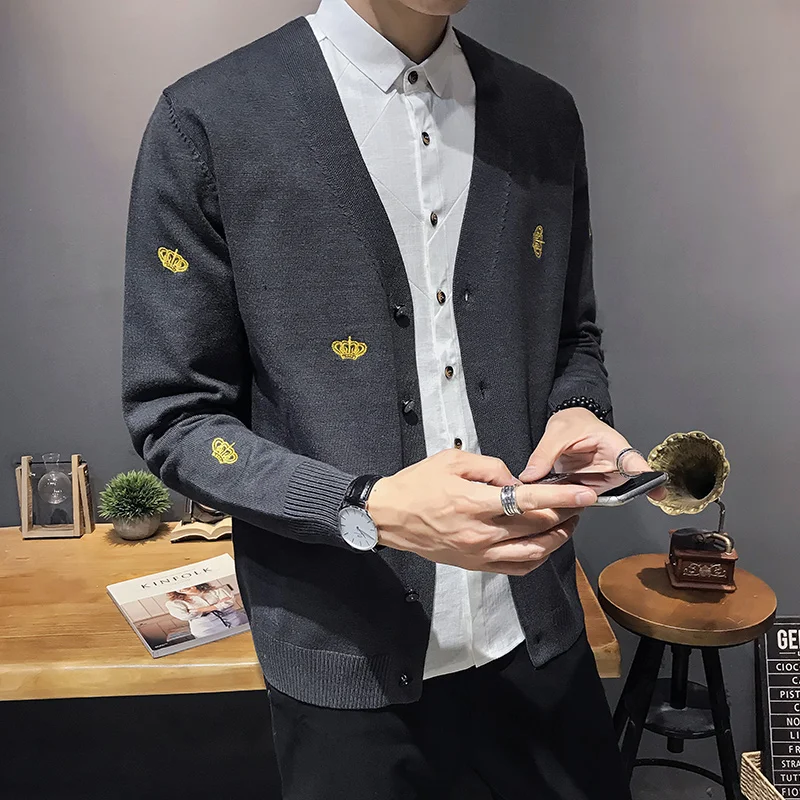 

Весенне-осенний новый модный тонкий мужской вязаный кардиган в корейском стиле, повседневный свитер с длинным рукавом и V-образным вырезом