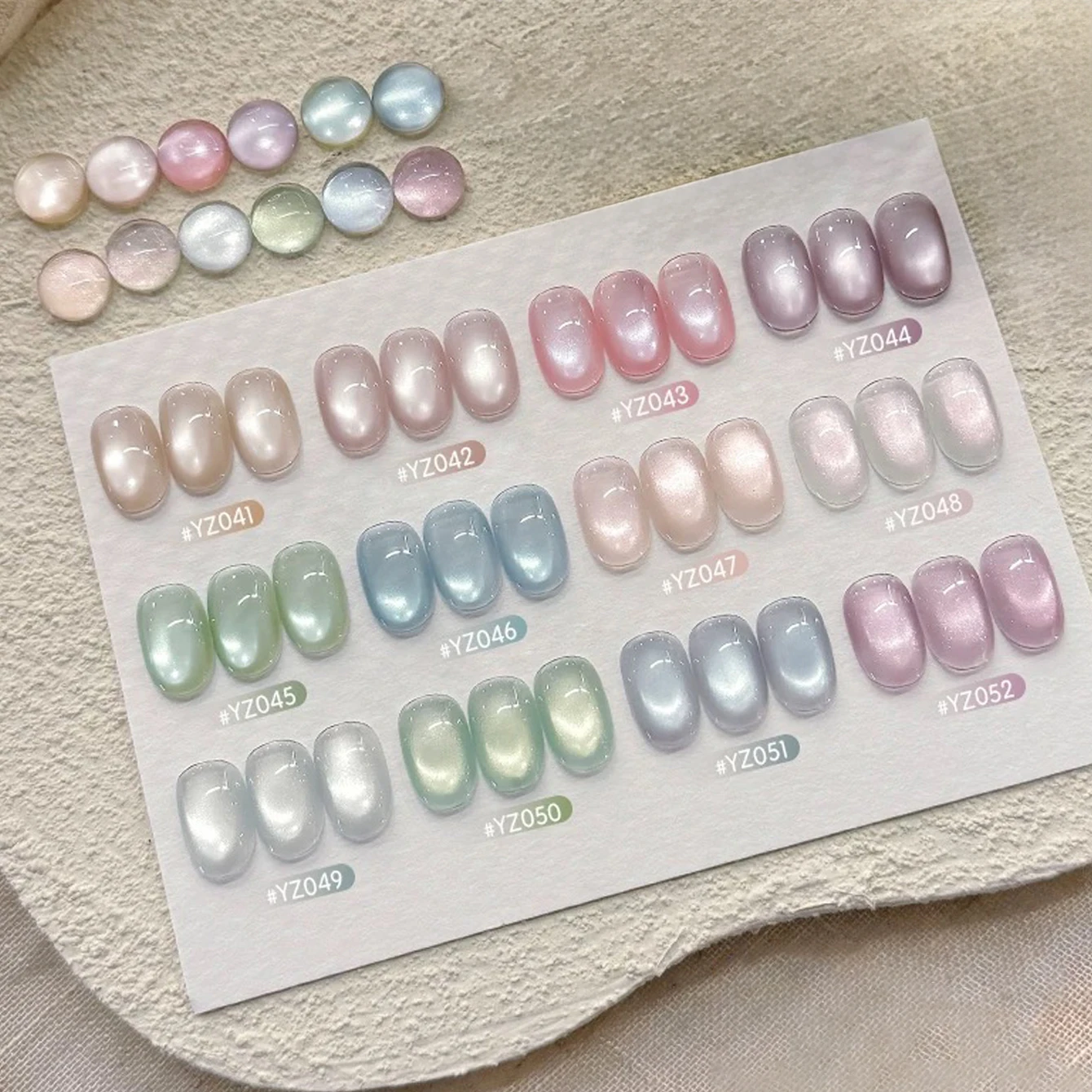 ยาทาเล็บเจล Cat Eye ลายผลไม้ 1-12 ชิ้น ขนาด 12 มล. สีฟ้า ม่วง เขียว ประดับด้วยลูกปัดแก้ว น่ารัก เหมาะสำหรับใช้ทุกวัน สินค้าขายดีประจำปี 2025 อุปกรณ์ทำเล็บ