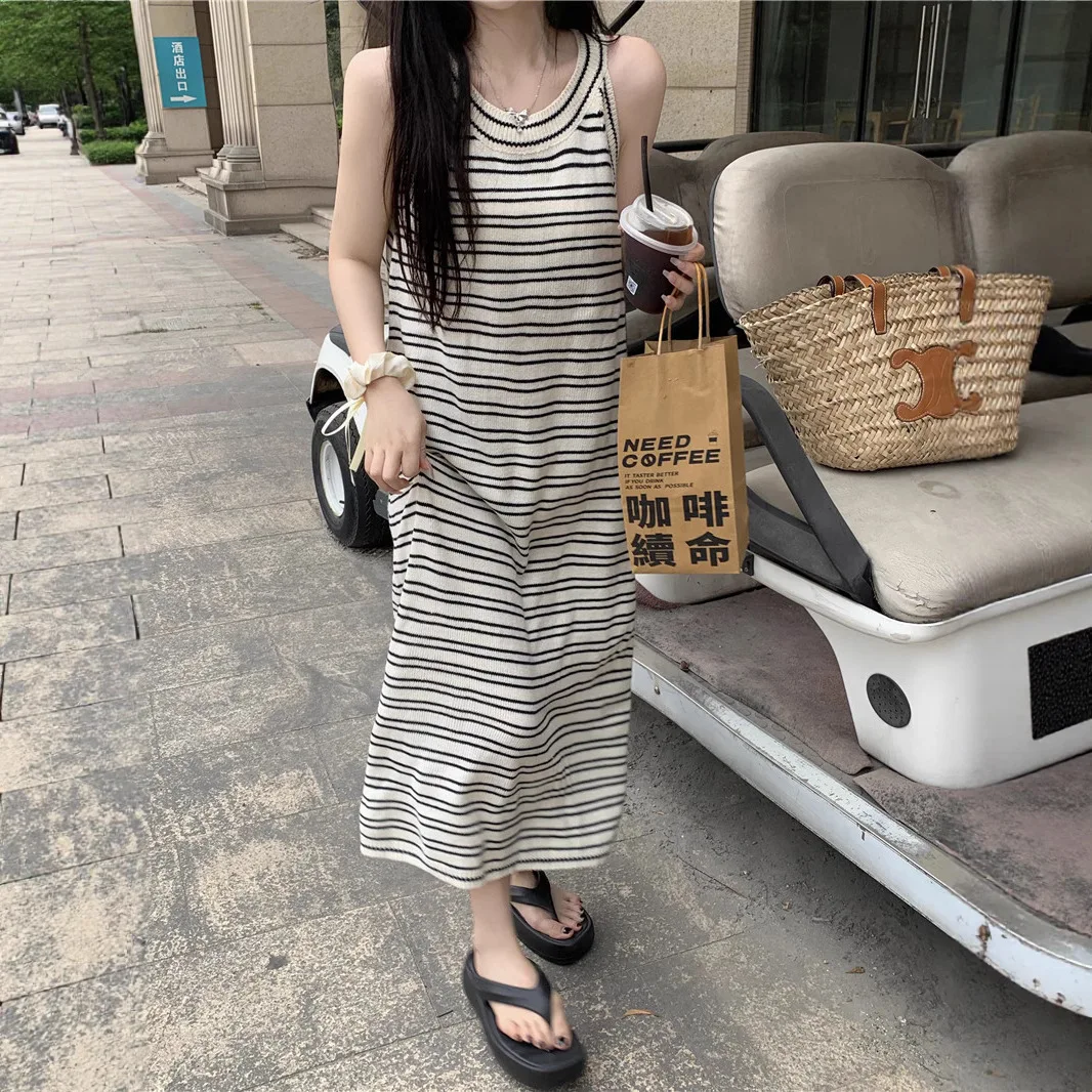 ลาย Camisole ถักชุดผู้หญิง 2025 ฤดูร้อนหลวมสบายๆเสื้อยืด Over-the-Knee Beach ชุดยาวอินเทรนด์