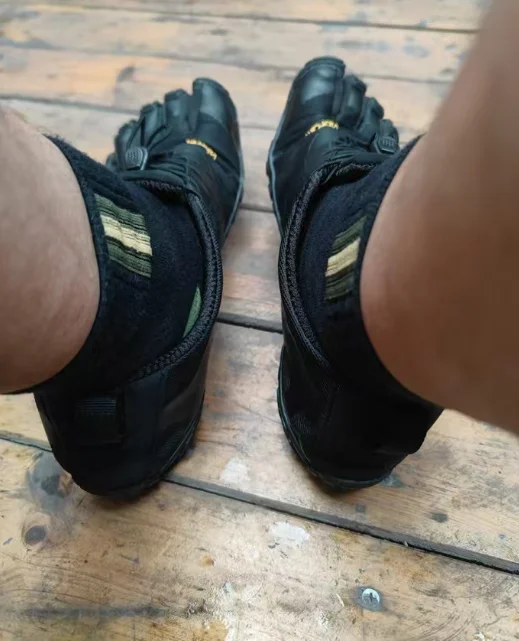 

Wear-resistant and comfortable weight training shoes new 2025 summer breathable new weightlifting shoes.