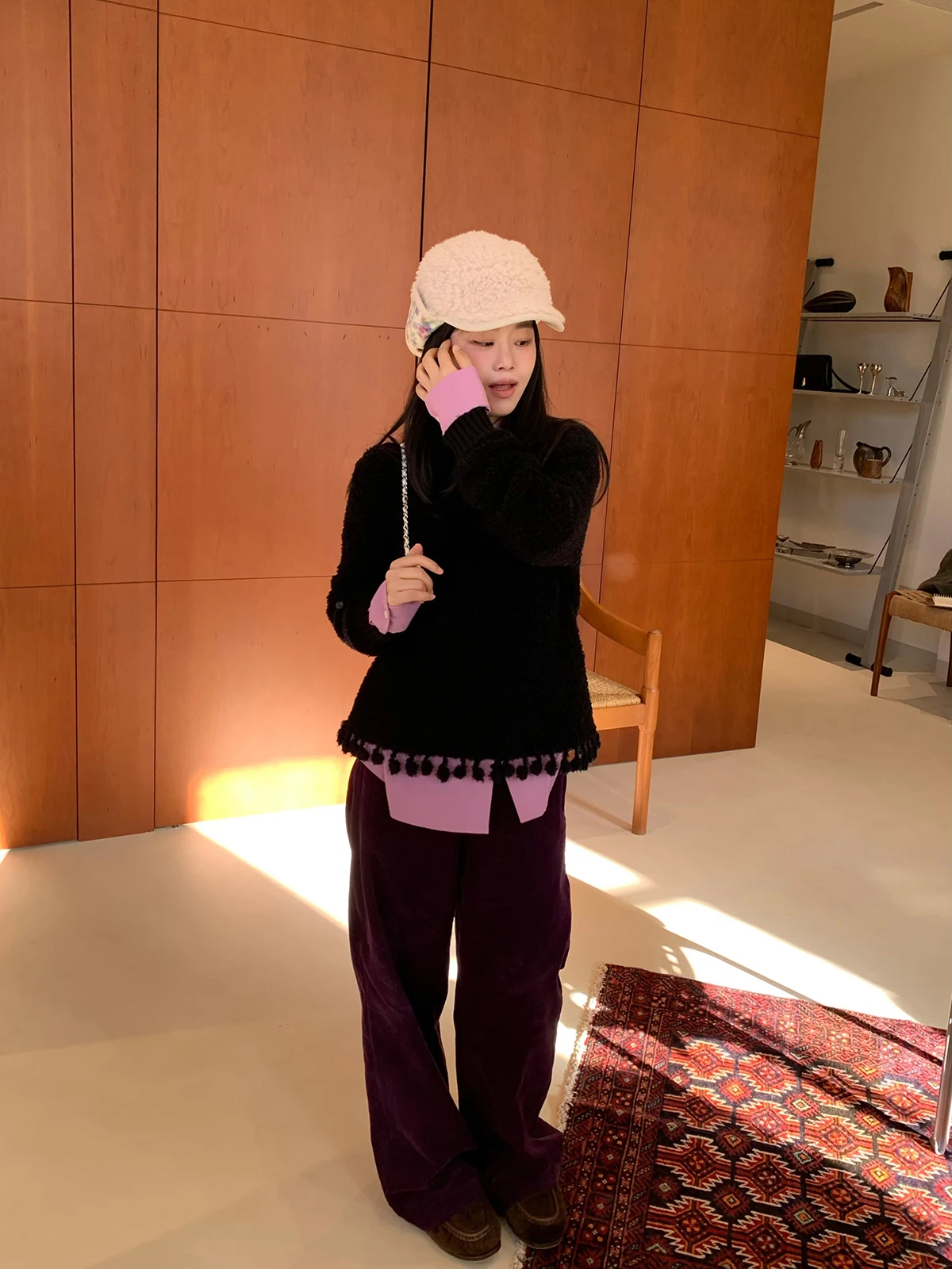 

Теплый вязаный свитер ручной работы с помпонами, удобный и стильный, для повседневной носки, с круглым вырезом, длинными рукавами, свободного кроя.