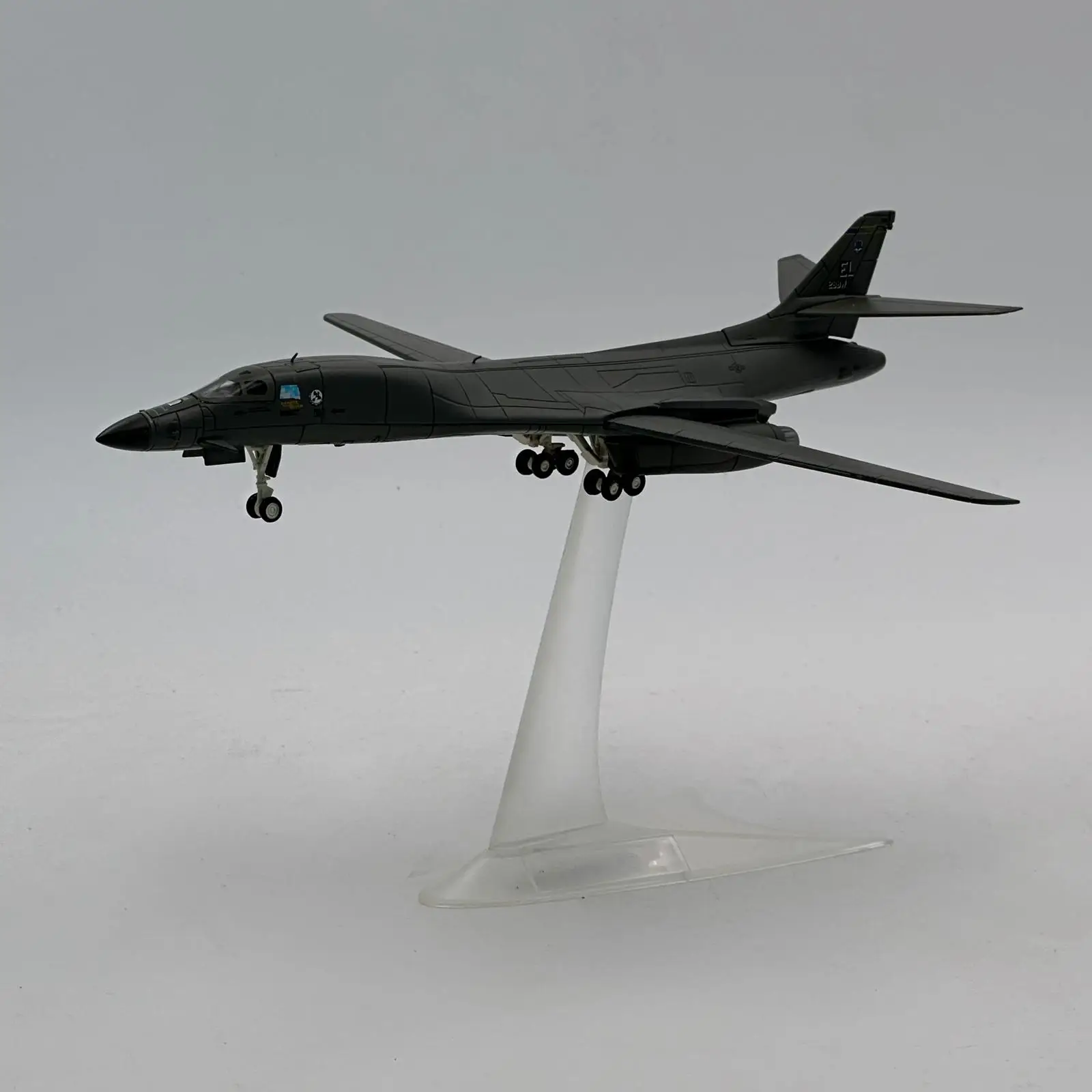 1/200 B-1B Bomber Desktop Decoration Plane Ornament for Shelf Bar Bedroom