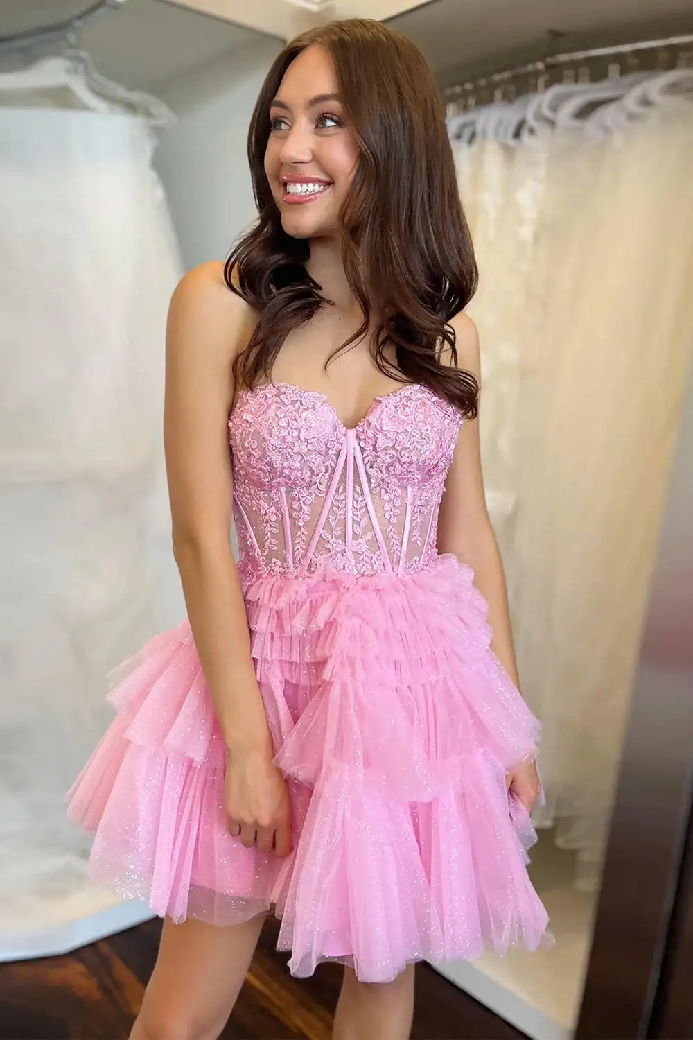 

Strapless Mini Tiered Homecoming Dresses Tulle Sweetheart Appliques Illusion Backless Cake Dress Elegant Teen's Cocktail Gowns