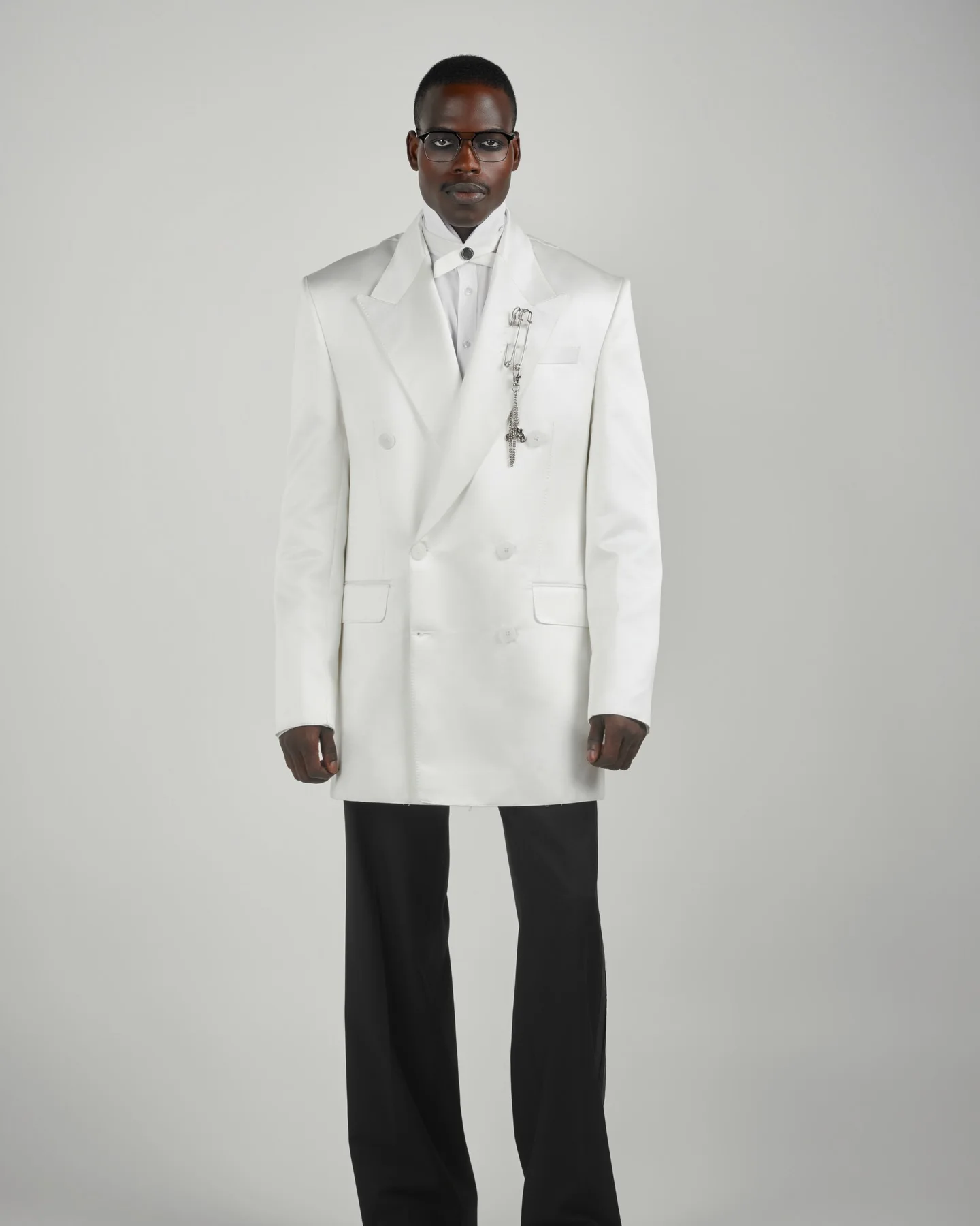 White Men Suit Set 2 Pcs Long Blazer+Black Pants Cotton Prom Wedding Tuxedos Coat Customized Formal Office Groom Jacket