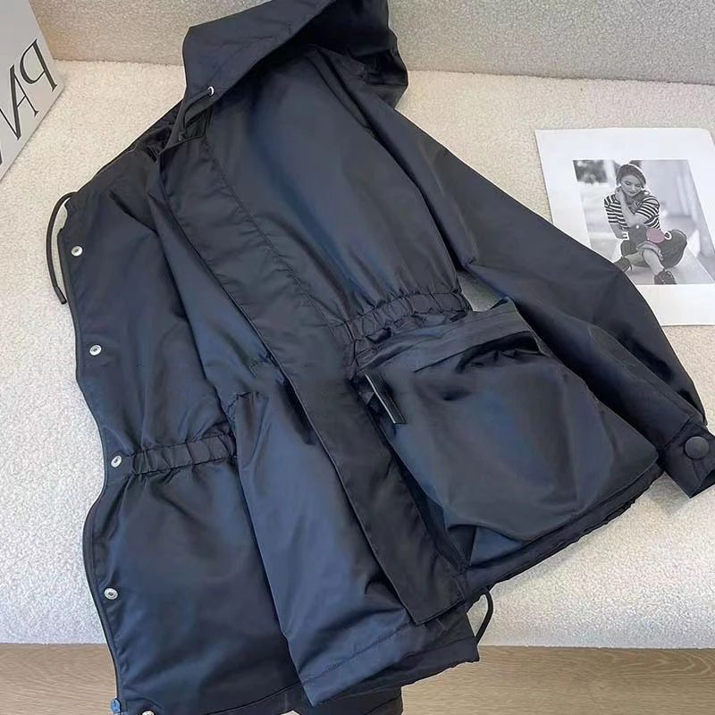 Veste Noire Imperméable à Capuche pour l'Escalade en Plein Air, Haut Polyvalent, Beau Manteau Ample, Nouvelle Collection Automne et Hiver 2024