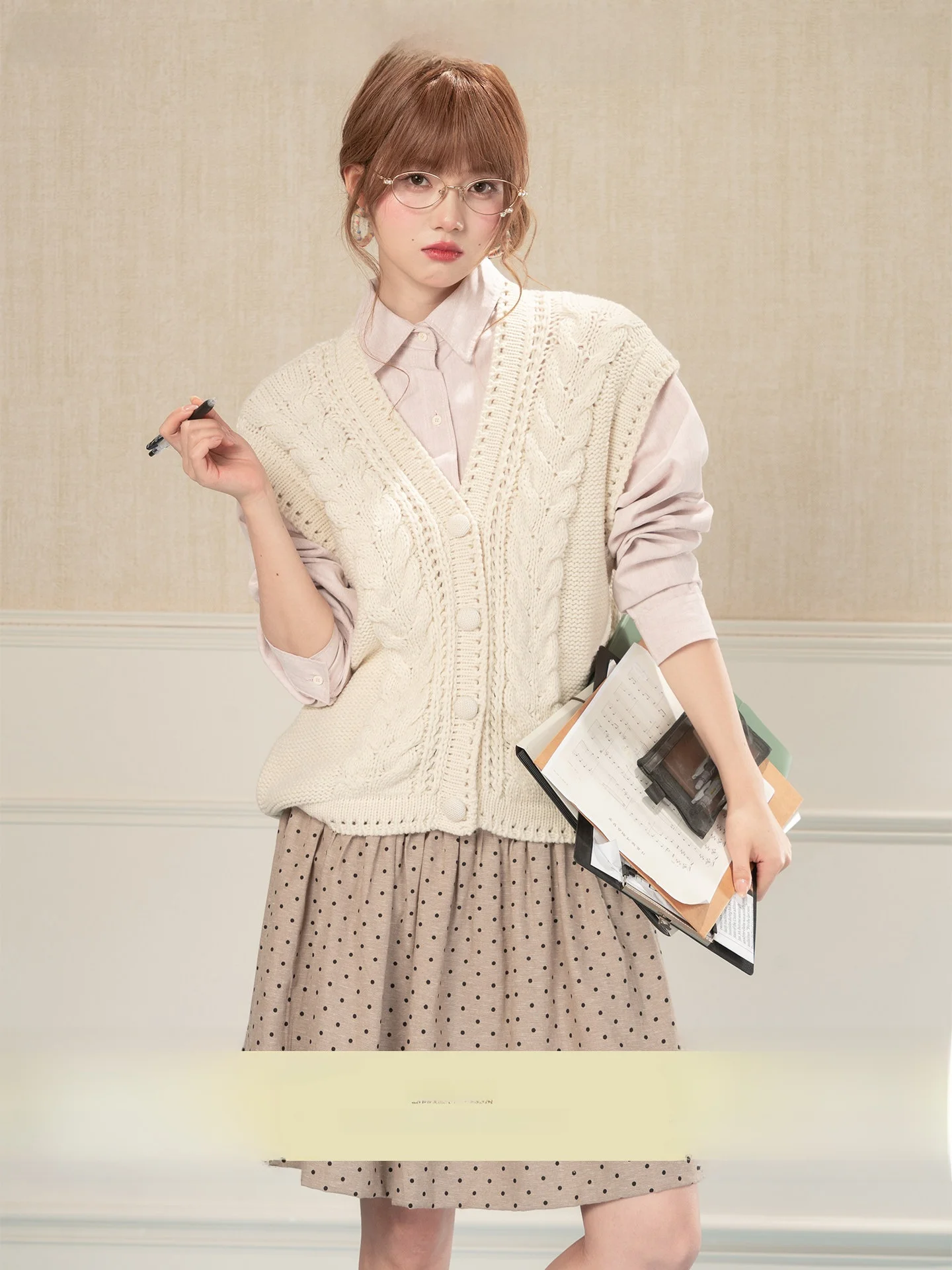 

Heynew Ретро-жилет с V-образным вырезом и эффектом скрутки, вязаный, женский, весенняя новинка, верхняя одежда для многослойных образов, с подплечниками, элегантный топ