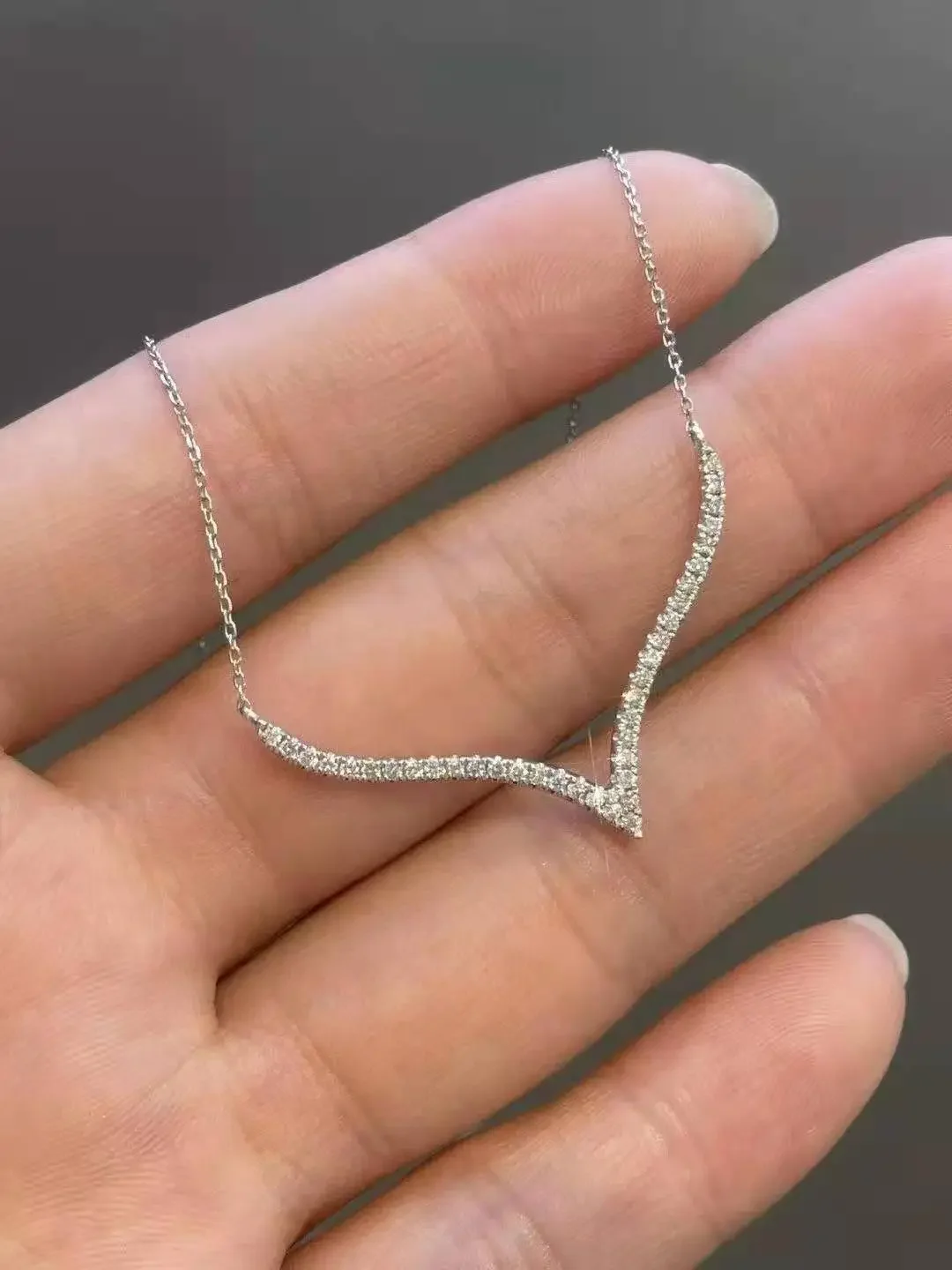 Fashion Simple Women's Necklace V-shaped Zircon Necklace Exquisite 925 Silver Women's Necklace Clavicle Chain Ms.