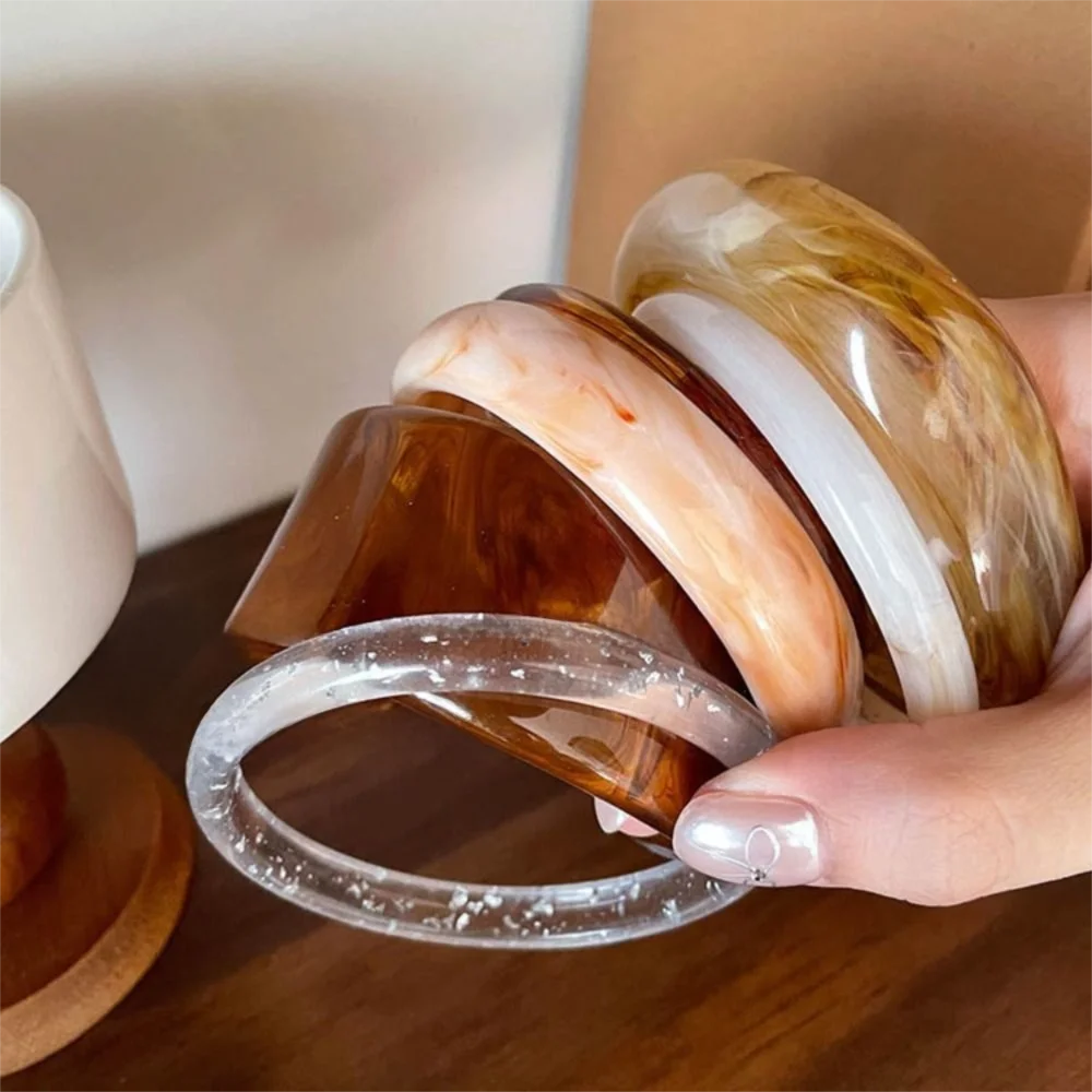 Acryl overdreven armband Open armband C-vorm Brede manchetarmbanden Brede stijl Vlekken Ontwerp Onregelmatige armband Vrijetijdskleding