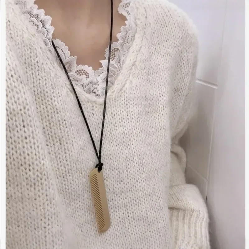 Internet celebrity blogger same gold-plated/platinum pendant necklace female bangs hair comb commuter small comb sweater