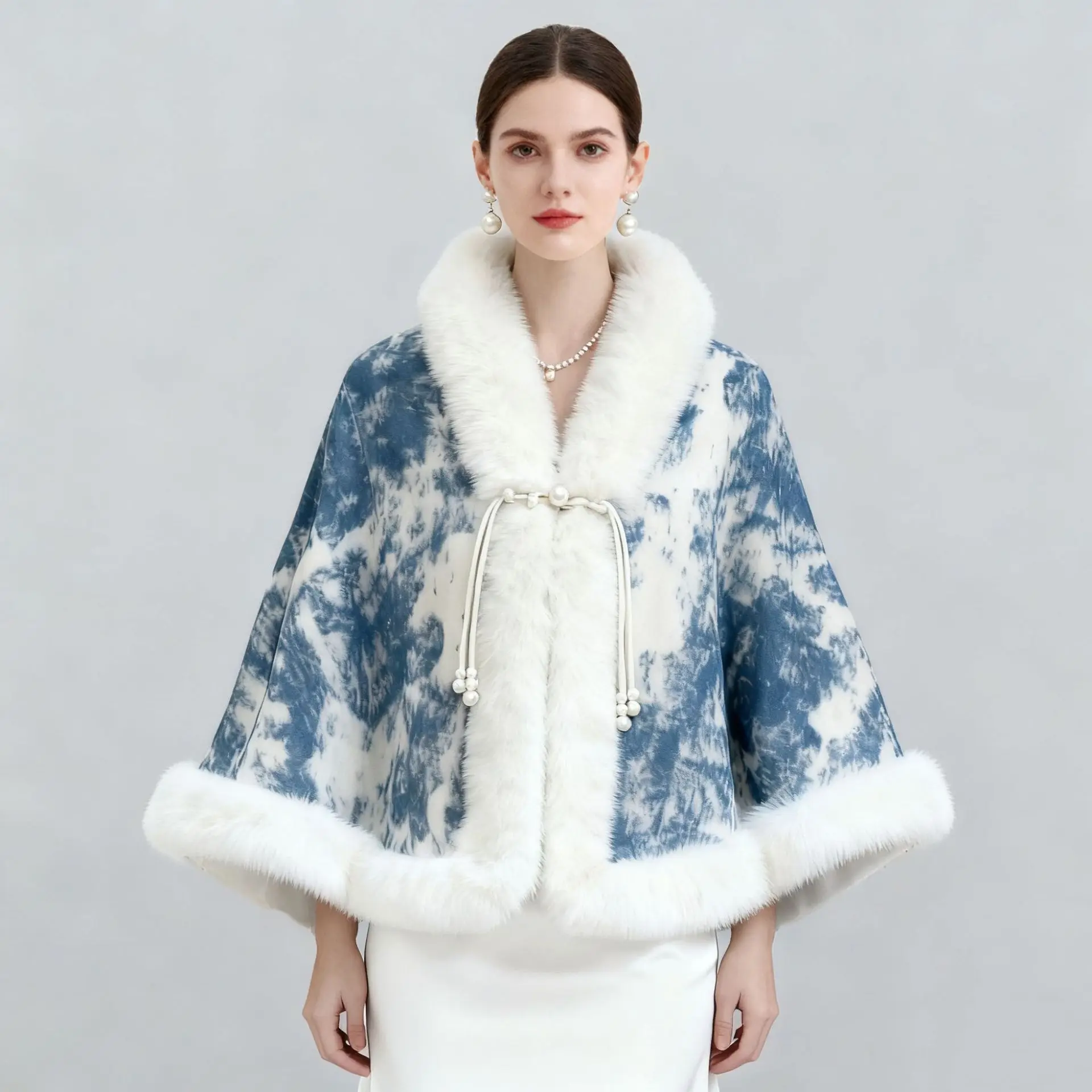 

Ladies' Autumn and Winter Velvet Thick Shawl Elegant Versatile Cloak Republic of China Style Fur Collar Thick Coat