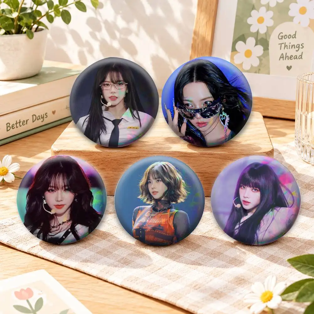 Y2K Idol K-KARINA Badges Creative Tinplate Button PinsBrooch Badge Clothes Backpack