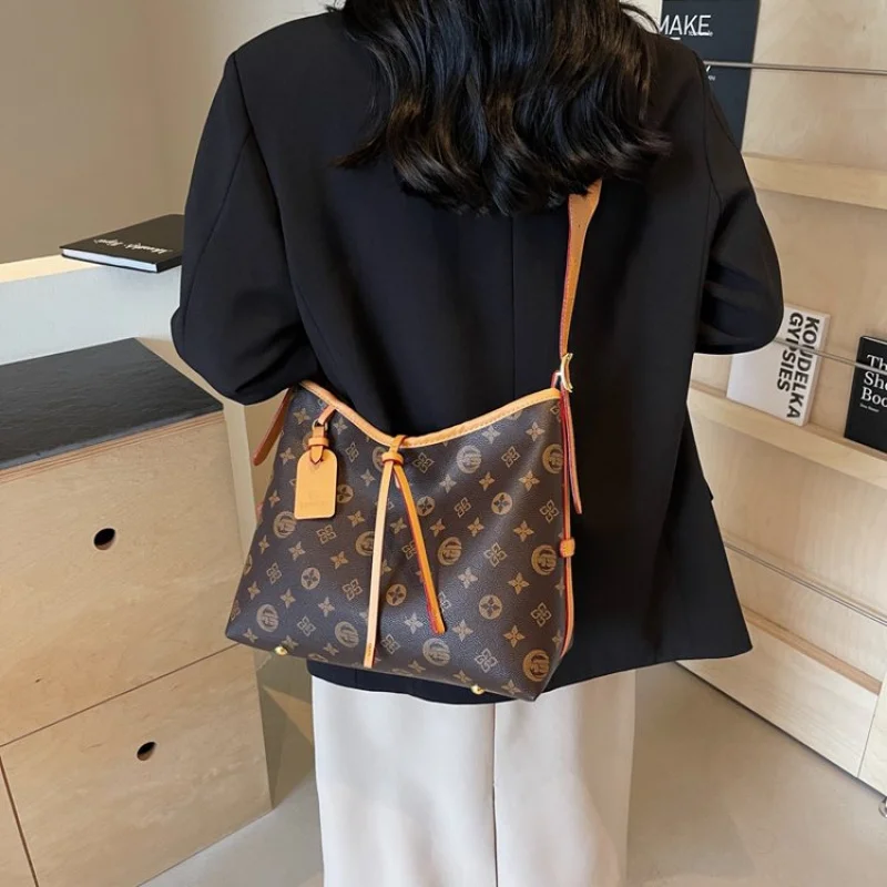 

Versatile Women's Messenger Bag Designer Leather Crossbody Shoulder Handbag Elegant Tote Ladies Travel Purse