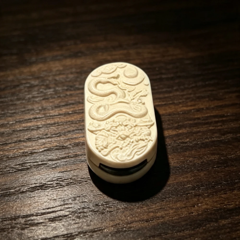 Old Iron Daily EDC Mammoth Xuanwu Direct Drive Mechanical Rebound High and Low Frequency Fingertip Push Card Decompression Toy