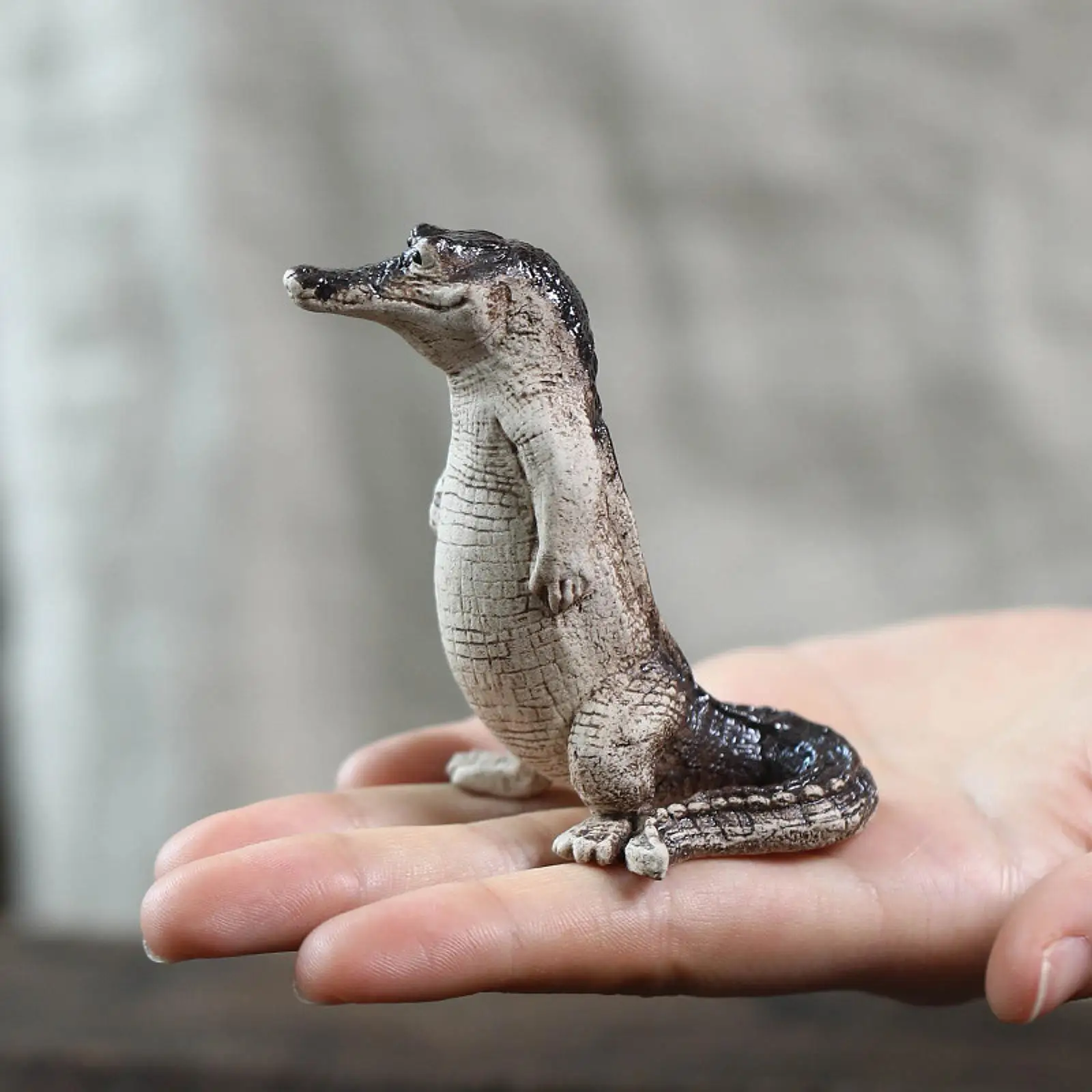 

Crocodile Figurine Tea Pet Centerpiece Ideal Gift Purple Clay Decorative Statue Animal Ornament for Home Office Desk