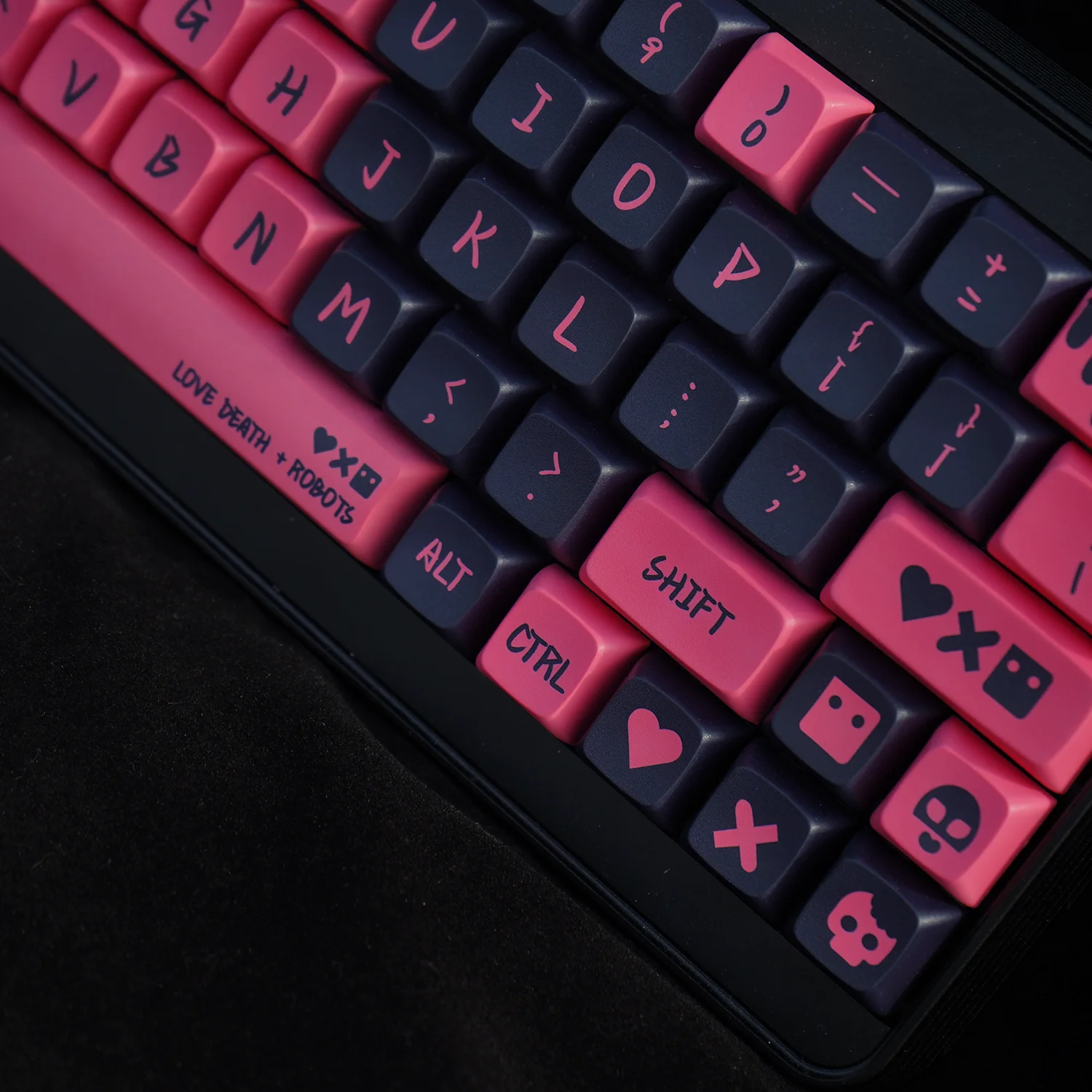 ECHOME Love Robot Theme Keycap Set PBT Custom Black Pink Keyboard Cap XDA Profile Key Cap for Mechanical Keyboard Accessories