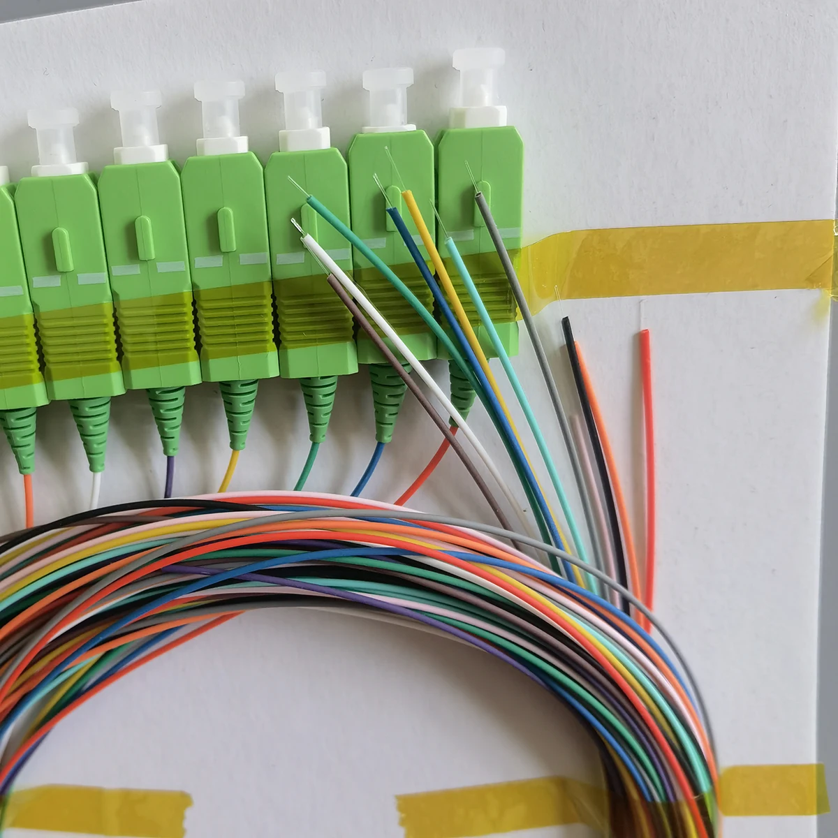 SC/APC الألياف البصرية ضفيرة 2 متر 0.9 مللي متر وضع واحد الألياف موصل ضفيرة 12 ألوان داخلي FTTH موصل سريع كابل