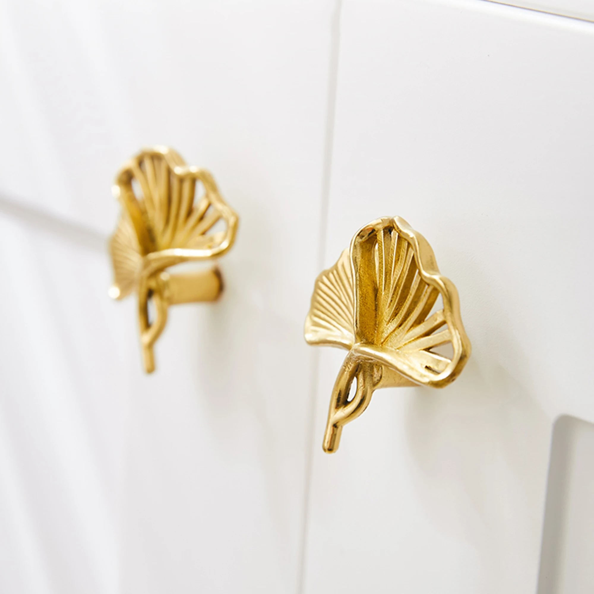 NEW Solid Brass Gold Leaf Handles for Cabinets and Drawers Creative Furniture Handles Home Decor Wardrobe Pulls Door Knobs