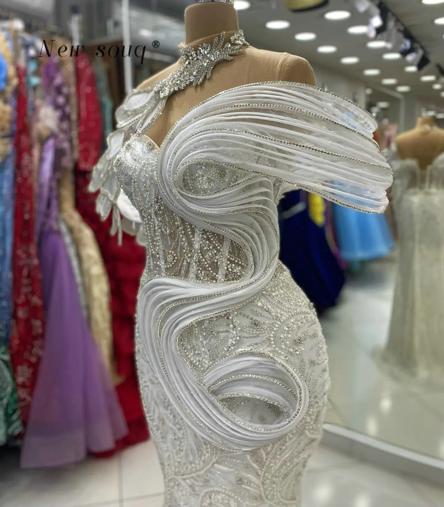 ชุดราตรีทรงเมอร์เมดสีขาวประดับคริสตัล ปี 2026 แบบเปิดไหล่ แต่งระบาย สำหรับงานแต่งงาน งานเลี้ยงกลางคืน  สามารถสั่งตัดได้