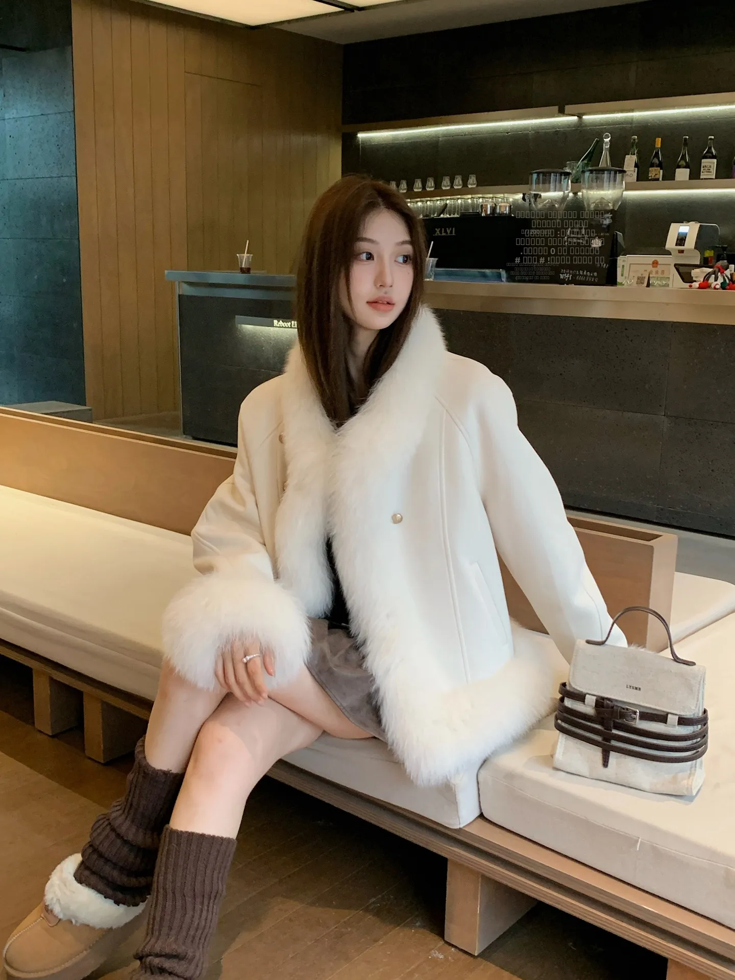 

Новая легкая роскошная женская куртка-косуха из замши с меховым воротником и 90% гусиным пухом Berlin Winter