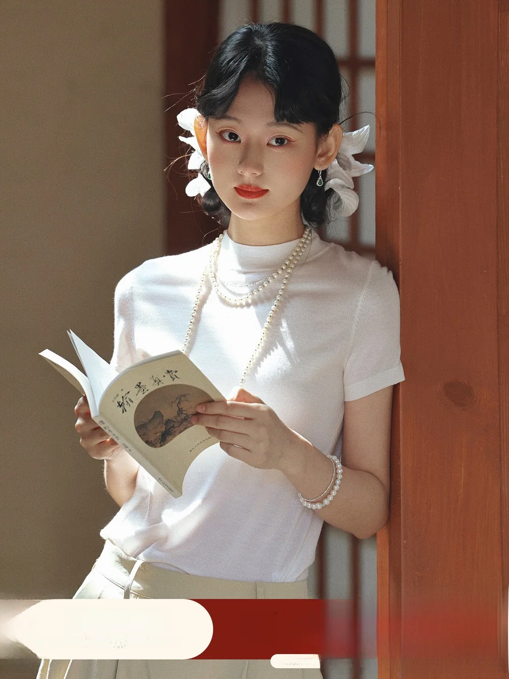 

Versatile Silk And Wool Knitted Short Sleeve T-Shirt Elegant Style Standard Fit Inner Wear for Men And Women in Spring 2026