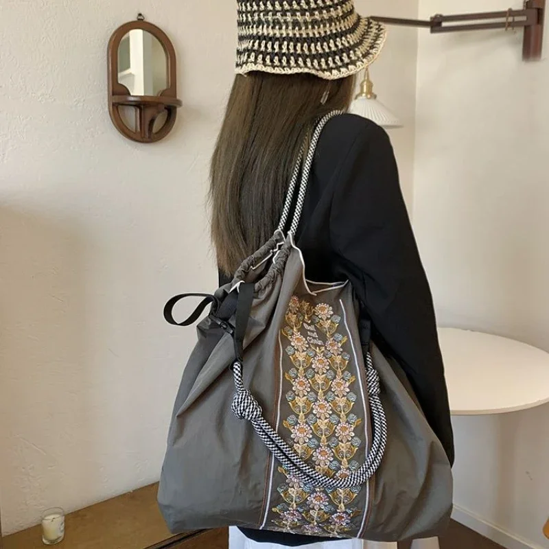 

New Japanese Ballchain Bouquet Embroidered Shopping Bag Fashion Nylon Canvas Shoulder Messenger Package Women Japan South Korea