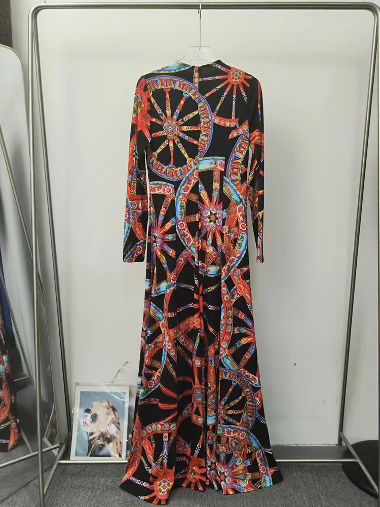 Vestido Largo de Punto con Estampado Geométrico Retro para Mujer, Colección Otoño 2026, con Cintura Ajustada y Dobladillo Holgado, Estilo Smocked, a la Moda