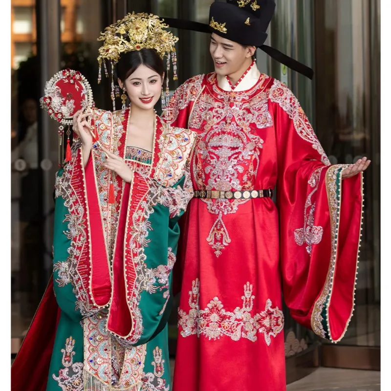 The new style of Han wedding dress complete set traditional Chinese dress crown and red cape long tail is heavy ancient costume