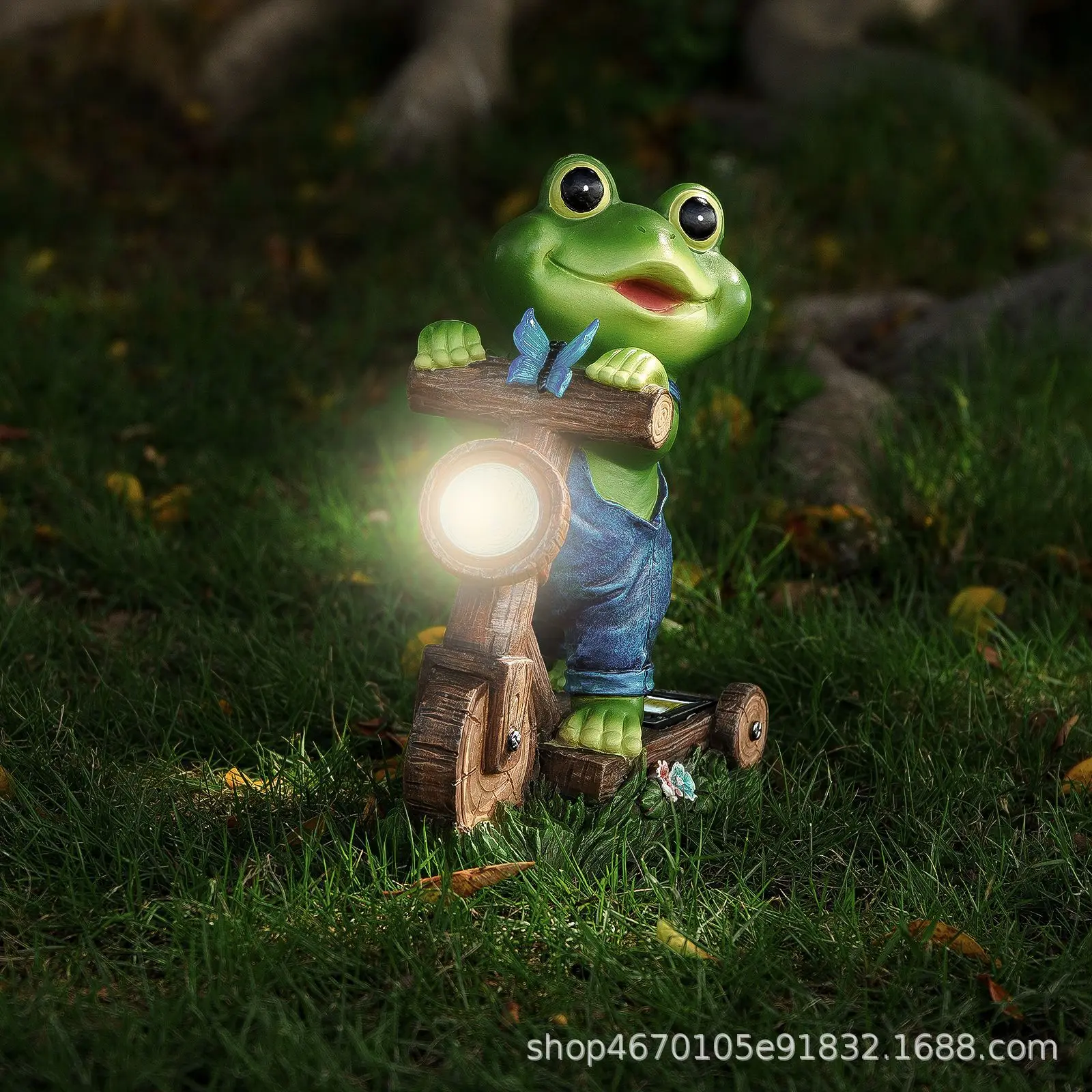 Courtyard decorative ornaments outdoor garden balcony villa cross-border new frog riding bicycle solar crafts ornaments