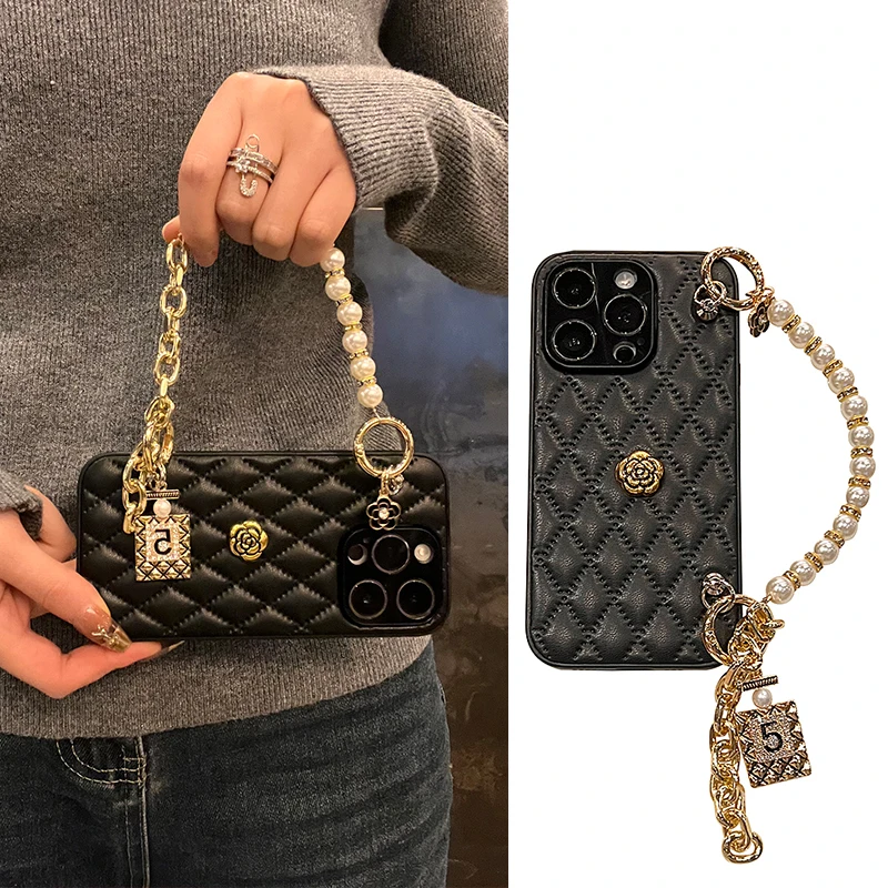 

Luxury Fashion Luxurious Phone Case For iPhone 17 16 15 14 13 12 11 Pro Max 3D Camellia Cover With Chain For iPhone 17 Pro Max