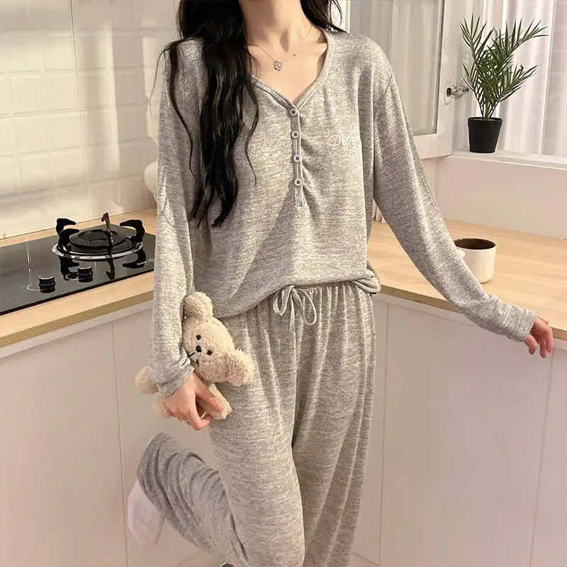 

Комплекты пижам женские, кашемировые, серые, с вышивкой, утепленные, с карманами, с круглым вырезом, рукав три четверти, длина до колена, 2026