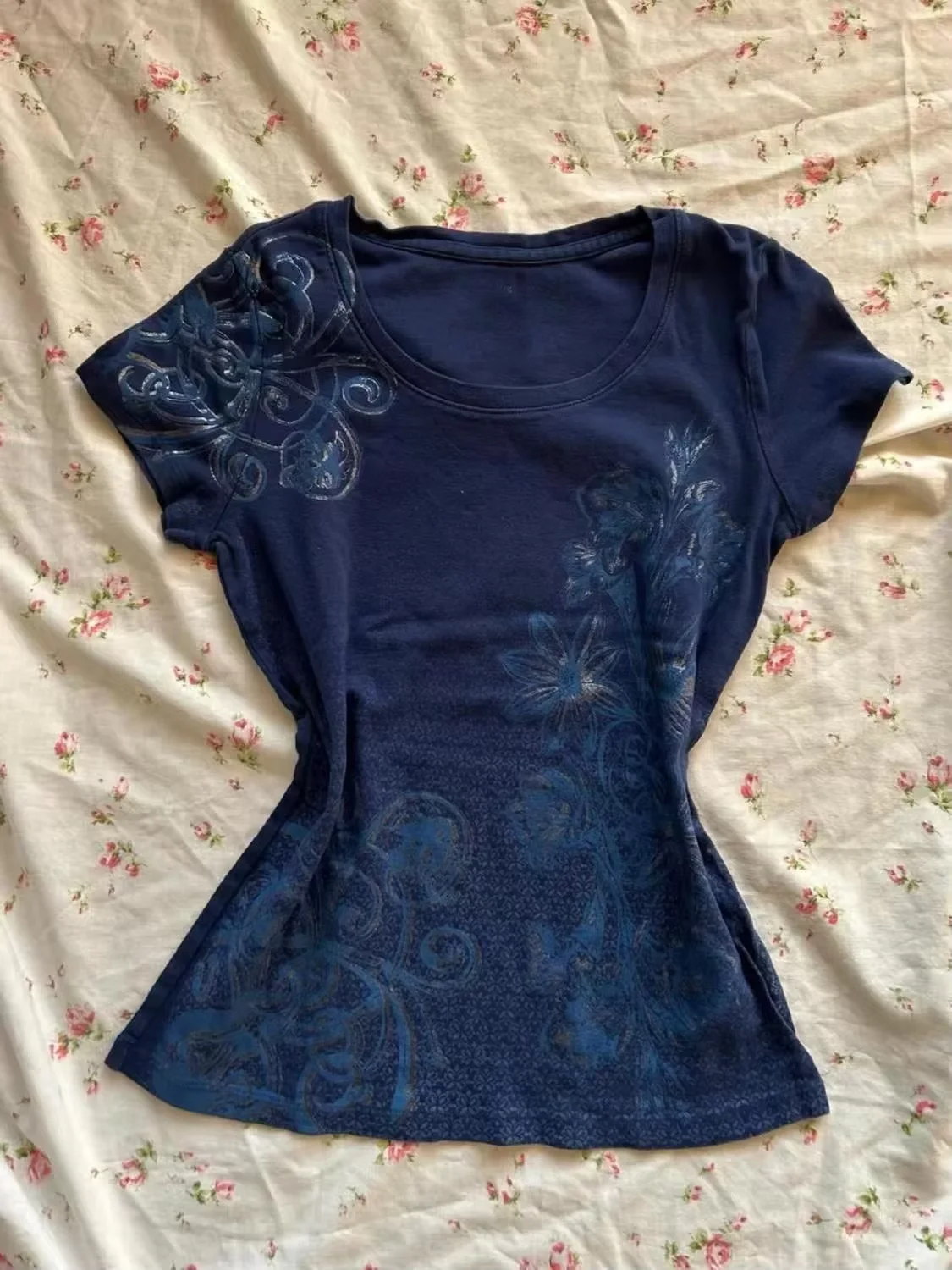 Y2K Retro Women Slim Fit Tee Navy Round Neck Metallic Floral Scroll Print Cap Short Sleeve Aesthetic Boho Vintage Casual Daily W