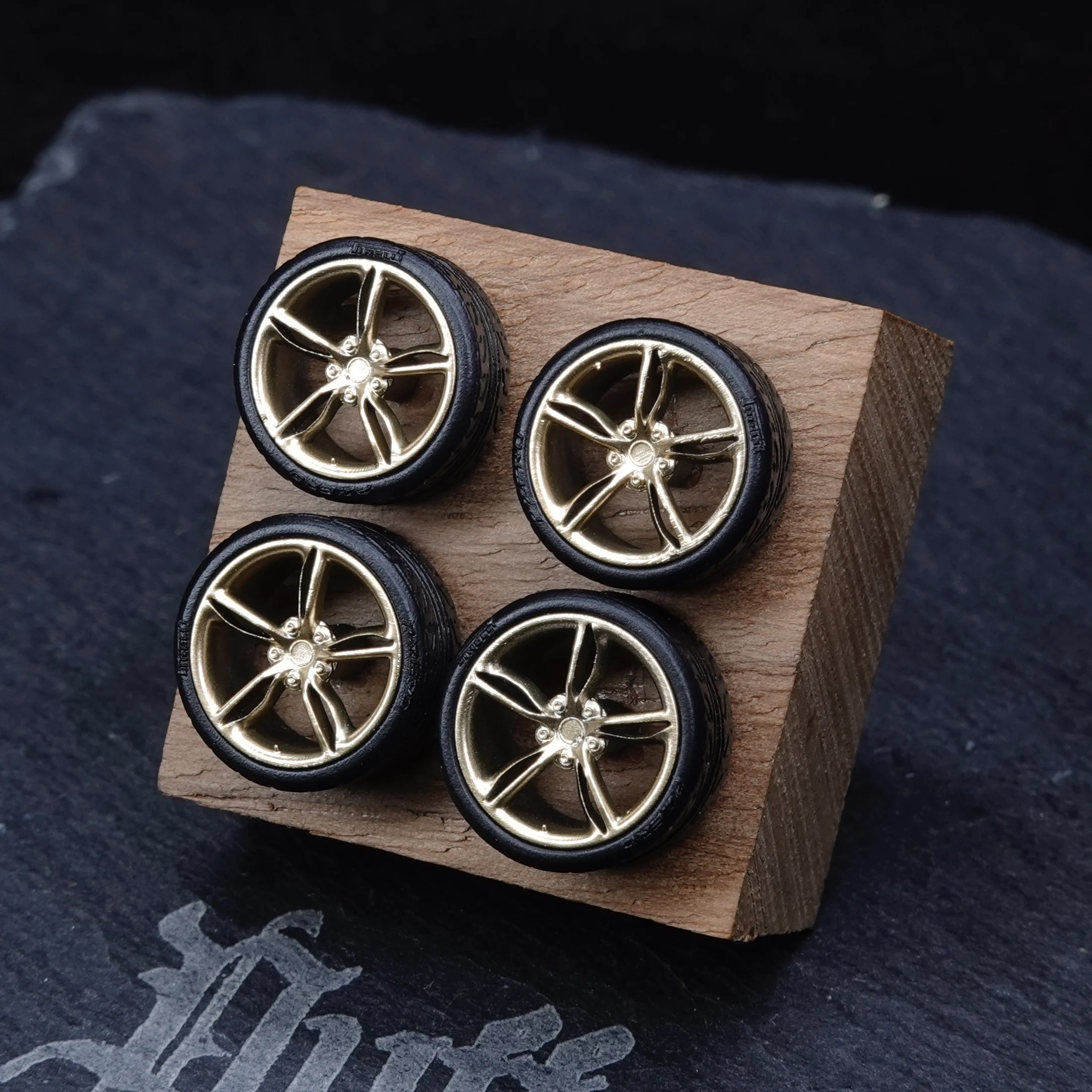 1/64 Model Modification Accessories Tire Front 8.5mm, Rear 8.8mm, Rubber Tire Suitable for Static Models 1:64