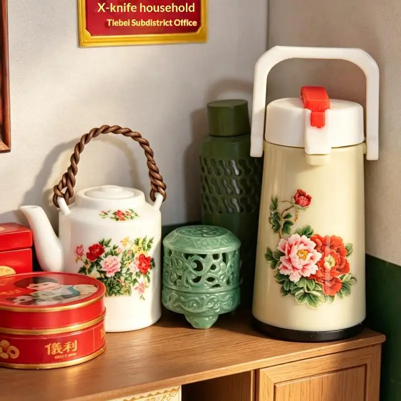 1/12 Mini Warm Water Bottle Thermos Model Dollhouse Chinese Nostalgic Scene Decor Accessory Random Design