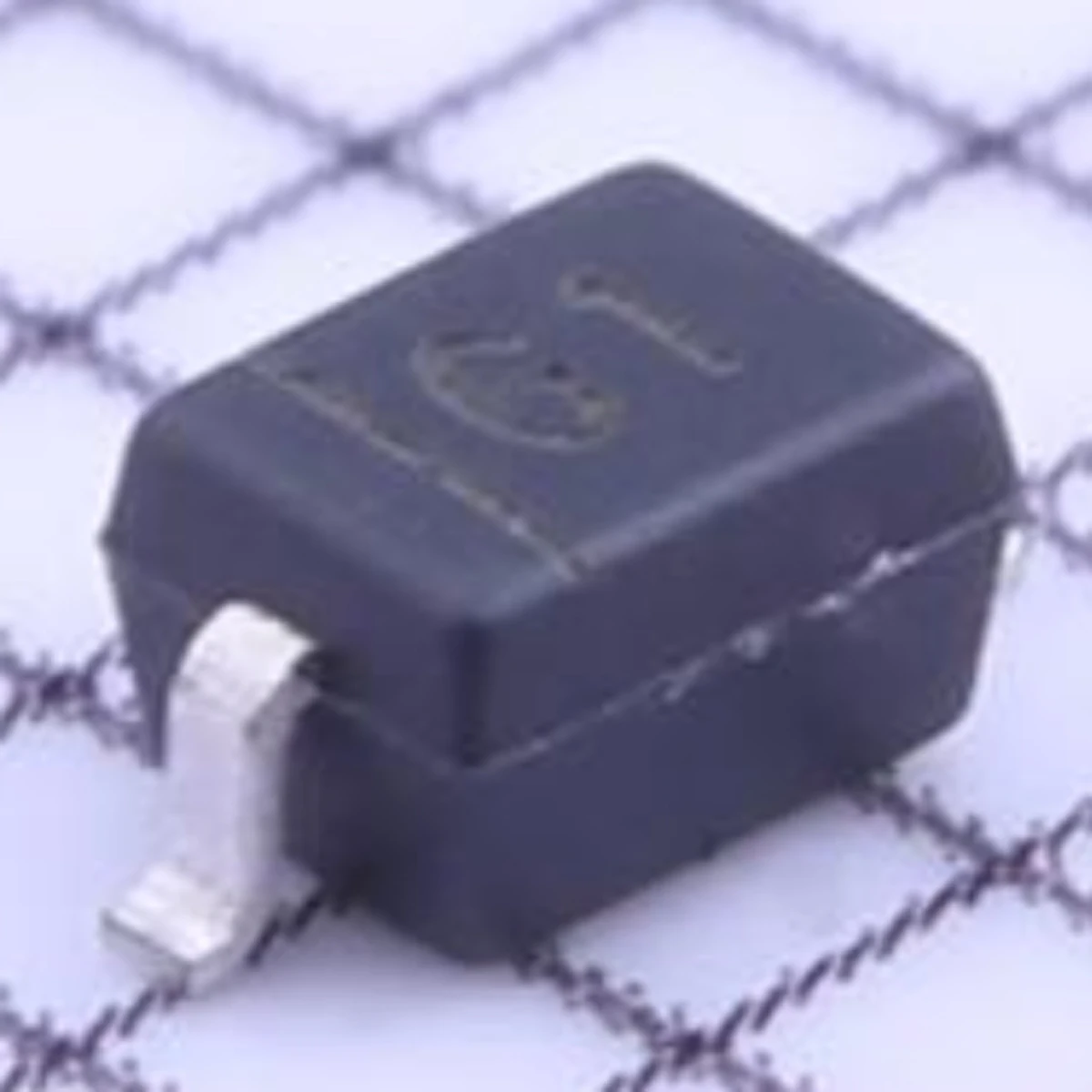 أصل 10-، حزمة تثبيت على سطح صغير ، جهاز تحديد الصمام الثنائي ، رمز الوسم: G1 ، V ، من من من نوع zw ، ± ، 20mA ، 28Ω ، SOD-،