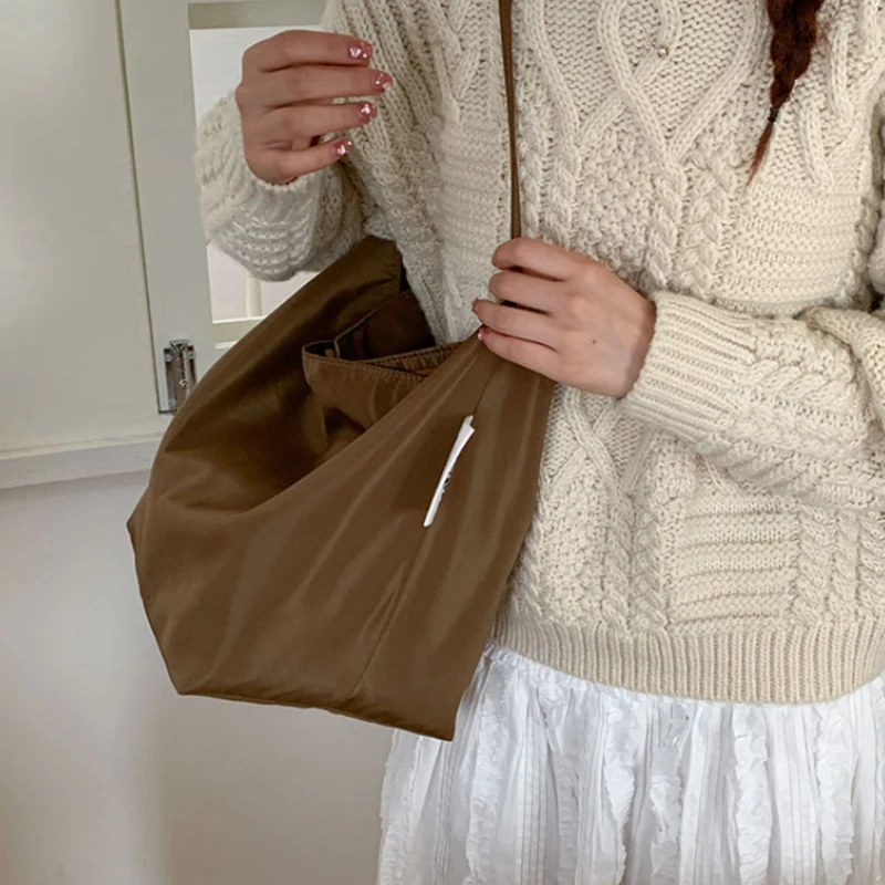 Koreanische Nylon-Schultertasche mit großem Fassungsvermögen, einfarbig, modisch, lässig, Pendler-Einkaufstasche, neue leichte, weiche Damenhandtasche – Detail 16