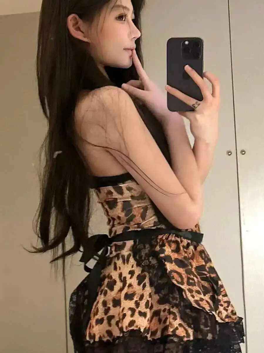 Abito sexy in pizzo con stampa leopardata Cat Girl con spalle scoperte V profondo stile puro desiderio uniforme tentazione abito da cameriera affascinante fuoco 61BX