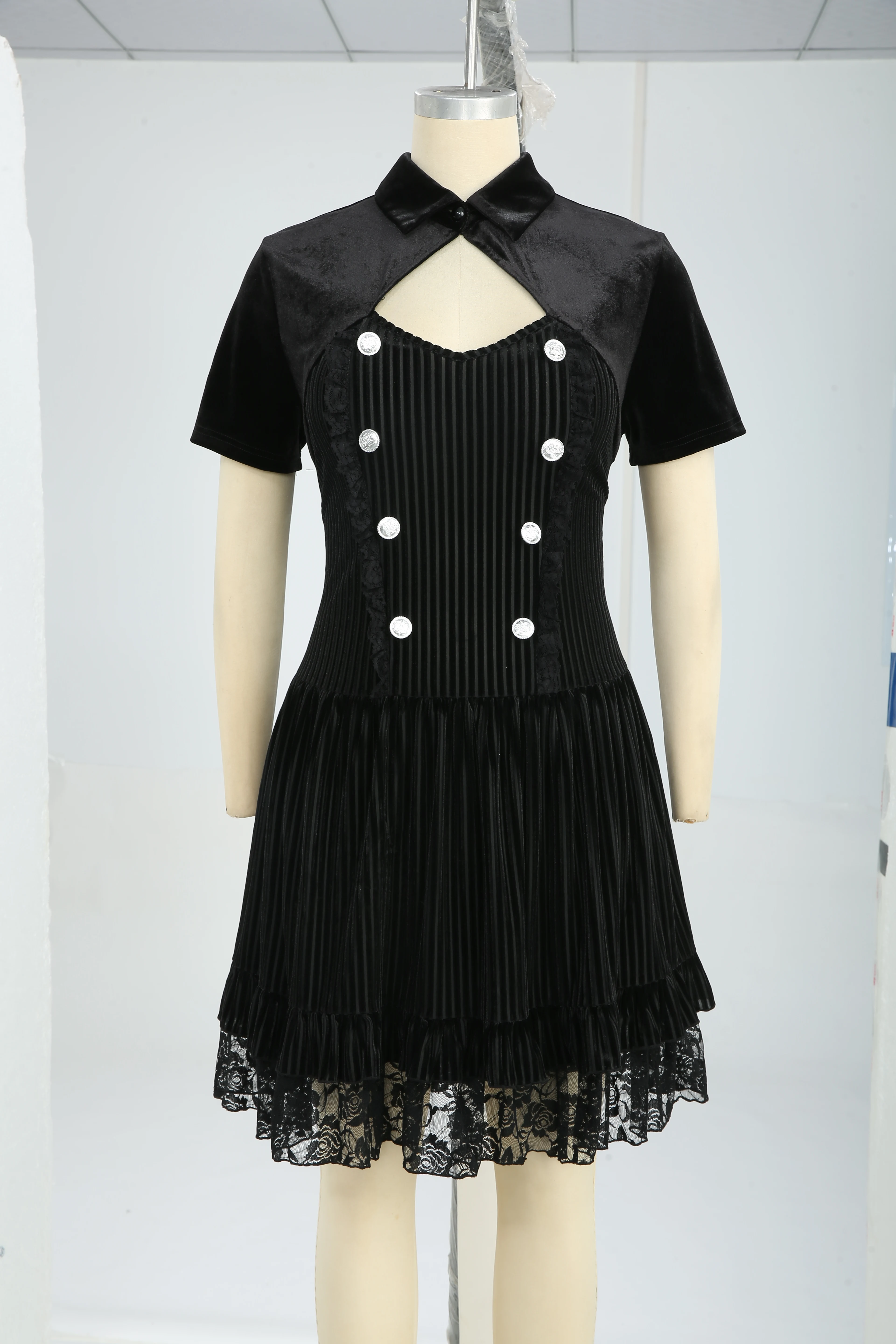 فستان نسائي قوطي مقاس كبير من ROSEAGL فستان مخملي مع ياقة مقلوبة وأزرار وهمية مضلعة مزخرفة بالدانتيل فساتين ذات طبقات