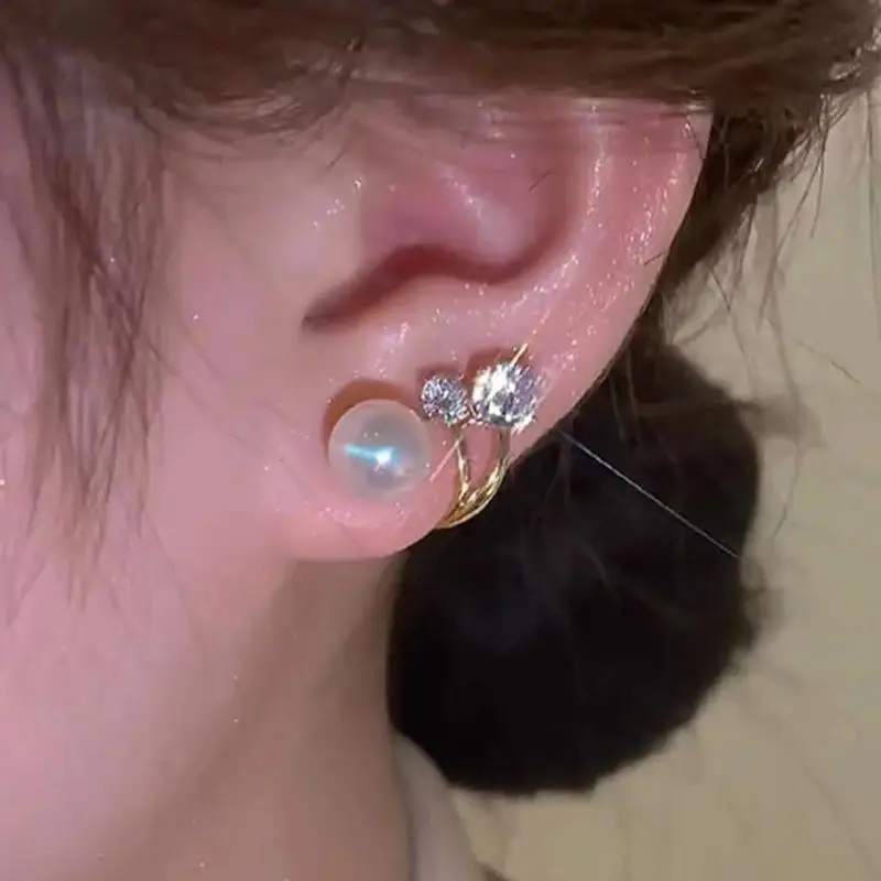 Vintage Pearl Crystal Earrings For Women Statement Jewelry Unique Design Twist U Shape Claw Women's Stud Earrings