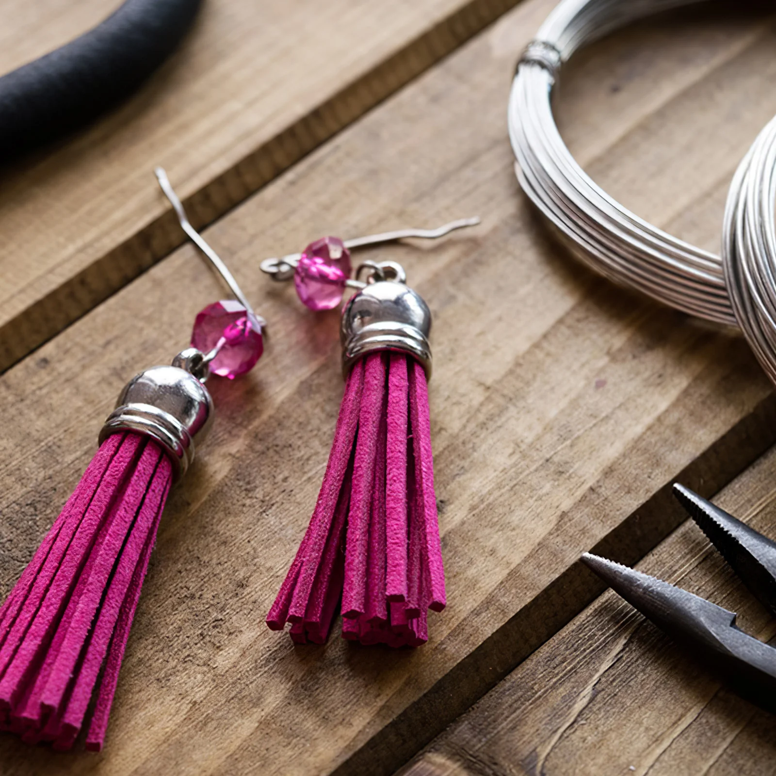 

2 шт. 2 рулона алюминиевой проволоки для поделок Гибкая плоская металлическая проволока для изготовления ювелирных изделий, венок, цветов, скульптуры, художественных проектов своими руками