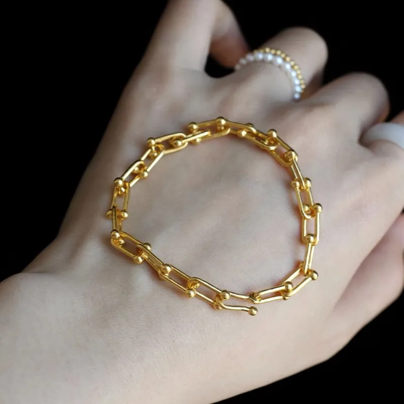 Projeto retro do bracelete do ouro