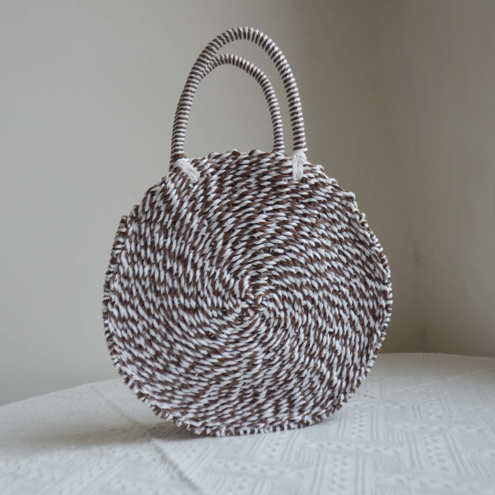 2023 New Women Round Shaped Shoulder Bags Handmade Straw Handbags Totes Striped Beach Bags Drop Shipping