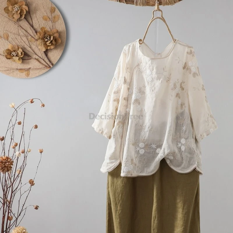 

2025 тонкий хлопковый льняной топ с вышивкой, литературное искусство, винтажный свободный повседневный топ из китайской конопли, этнический стиль, ретро темпераментная блузка