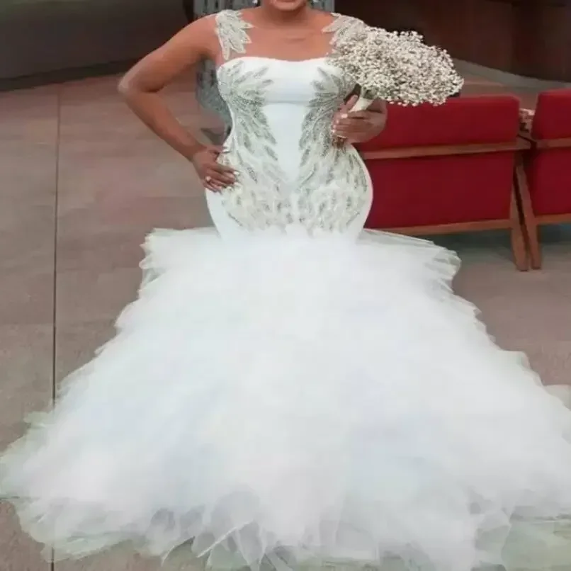 ชุดแต่งงานเจ้าสาวแบบแอฟริกันสั่งตัดพิเศษ ผ้าลูกไม้ปักเลื่อมระบายชั้นๆ ผ้าทูลล์ แขนกุด