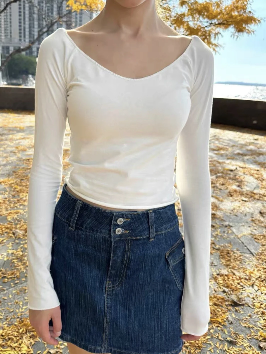 

White Slim Basic Long Sleeve T-shrit Woman Autumn V-Neck Raw Hem Simple Tops Tshirt Casual Vintage Sweet Cute Cotton Top Tees