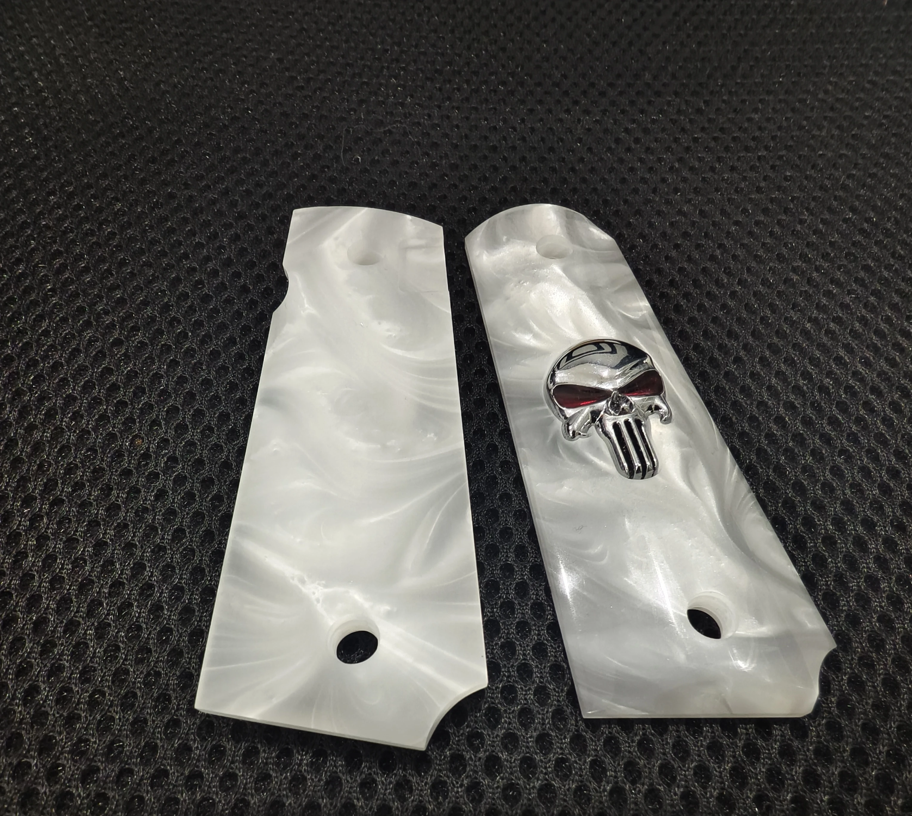 1911 그립스 풀 사이즈, 화이트 펄 실버 스컬 레드 아이즈, 콜트, 킴버, 스프링필드, 레밍턴, 락 아일랜드, 군용 커맨더에 적합